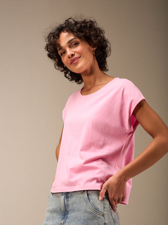 Shirt mit angeschnittenen Ärmeln