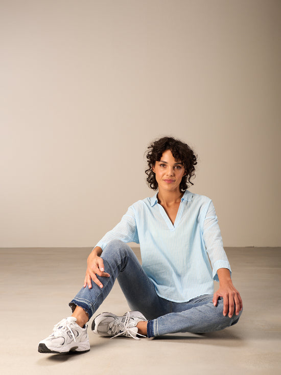 3/4-sleeved blouse