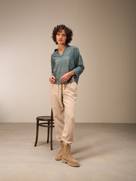 3/4-sleeved blouse