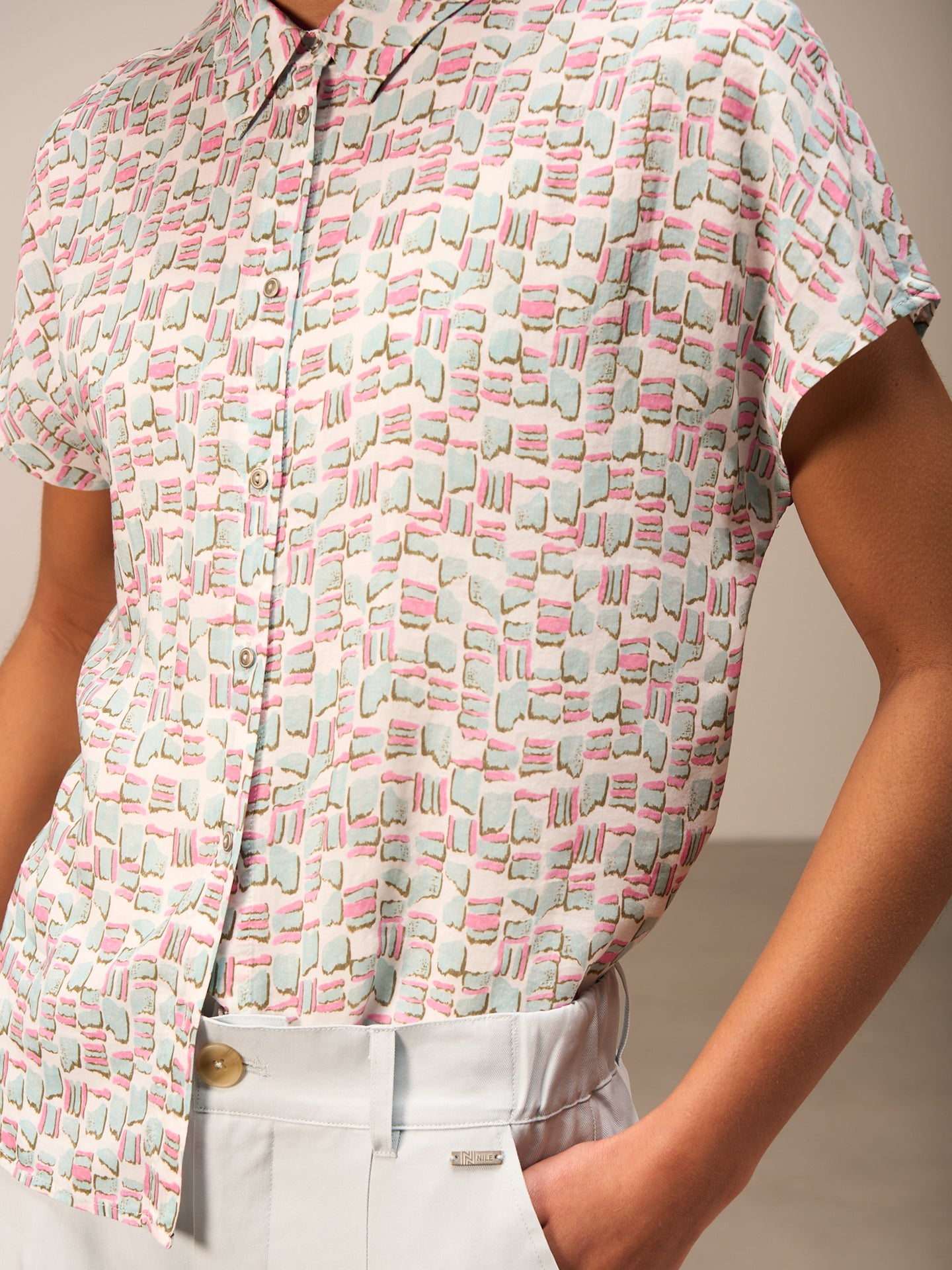 Blusa con abbottonatura