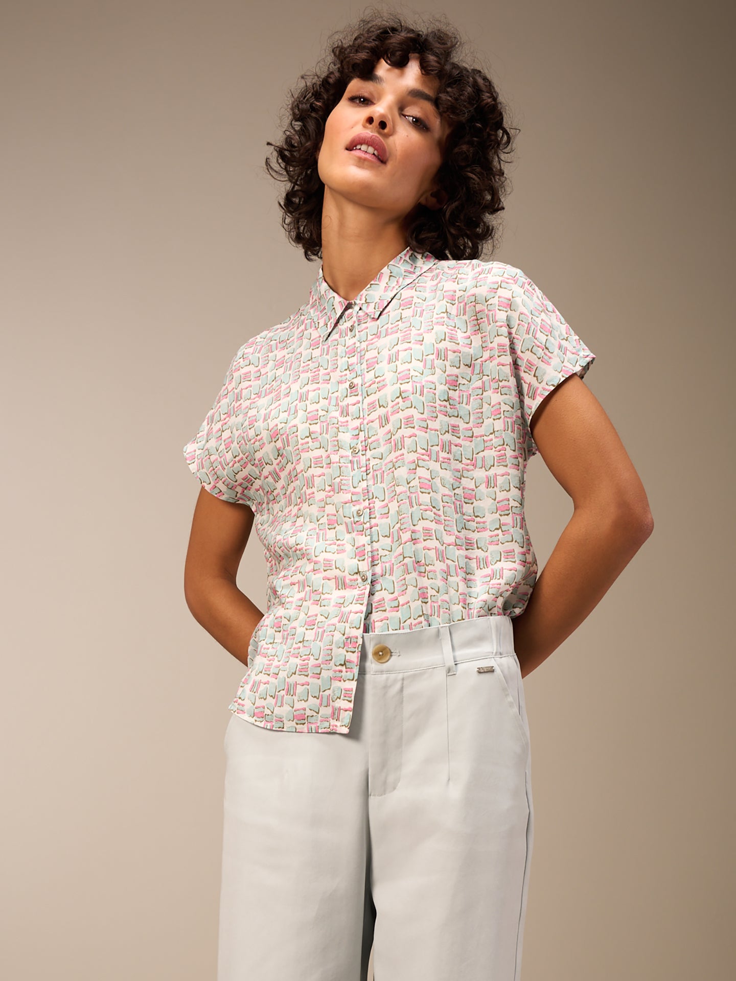 Blusa con abbottonatura