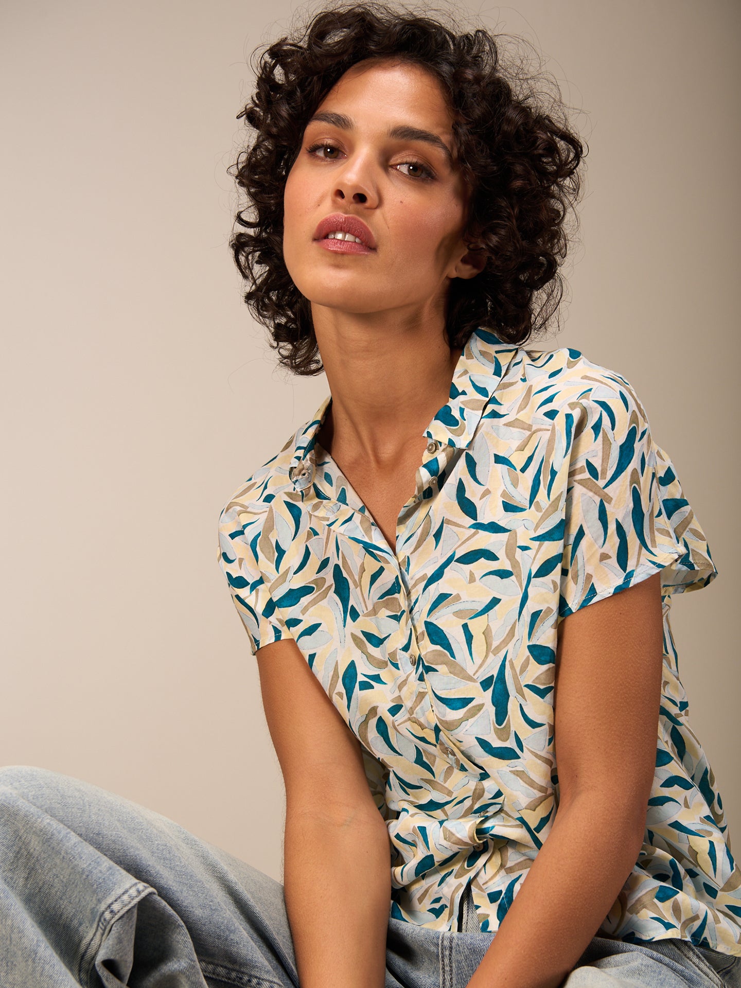 Blusa con abbottonatura