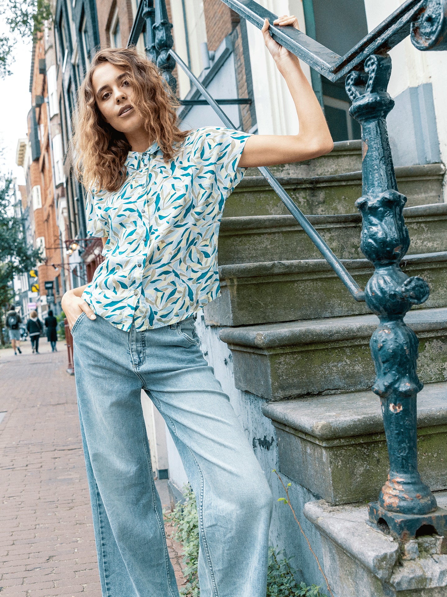 Blusa con abbottonatura