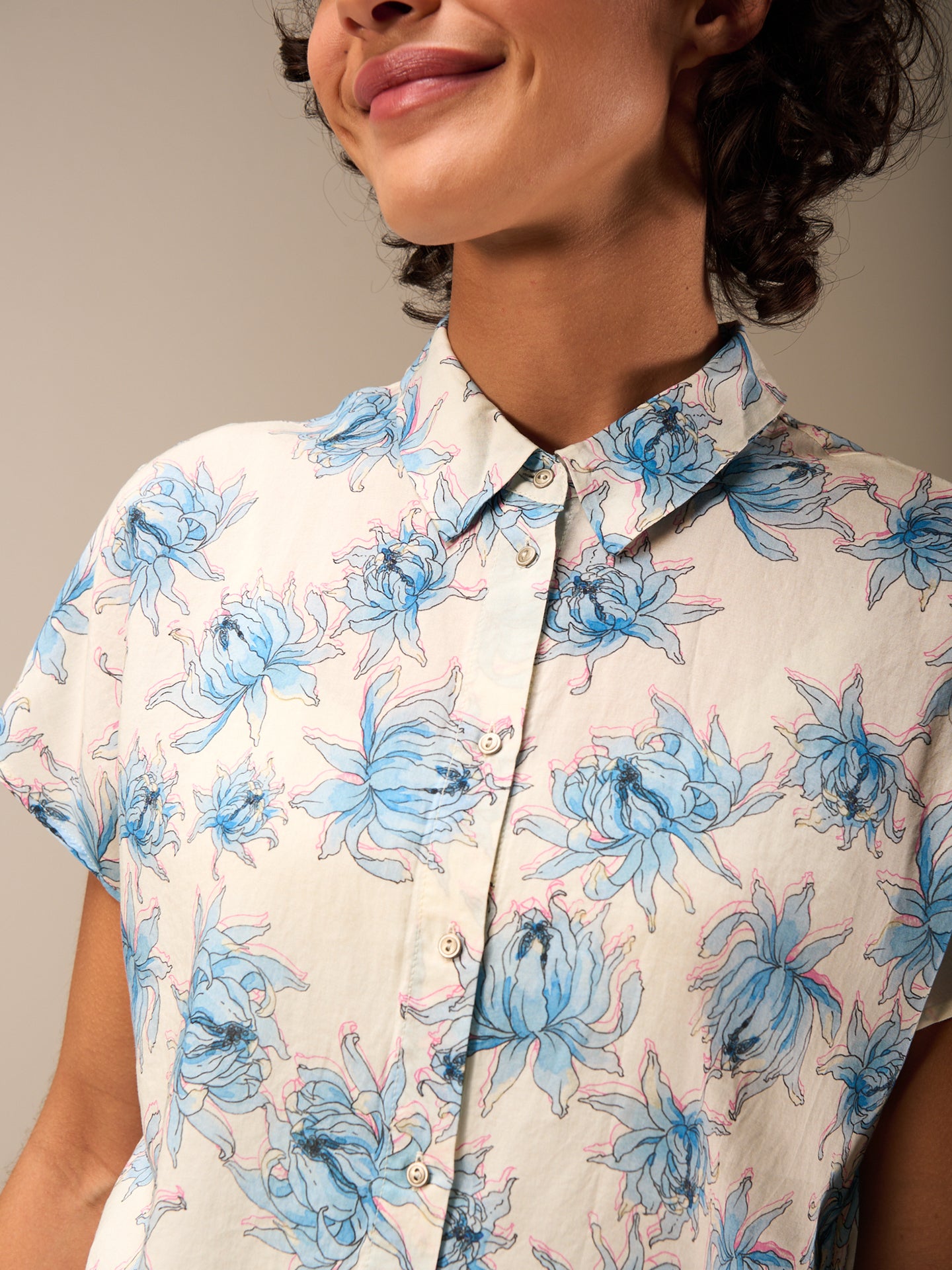 Blusa con abbottonatura