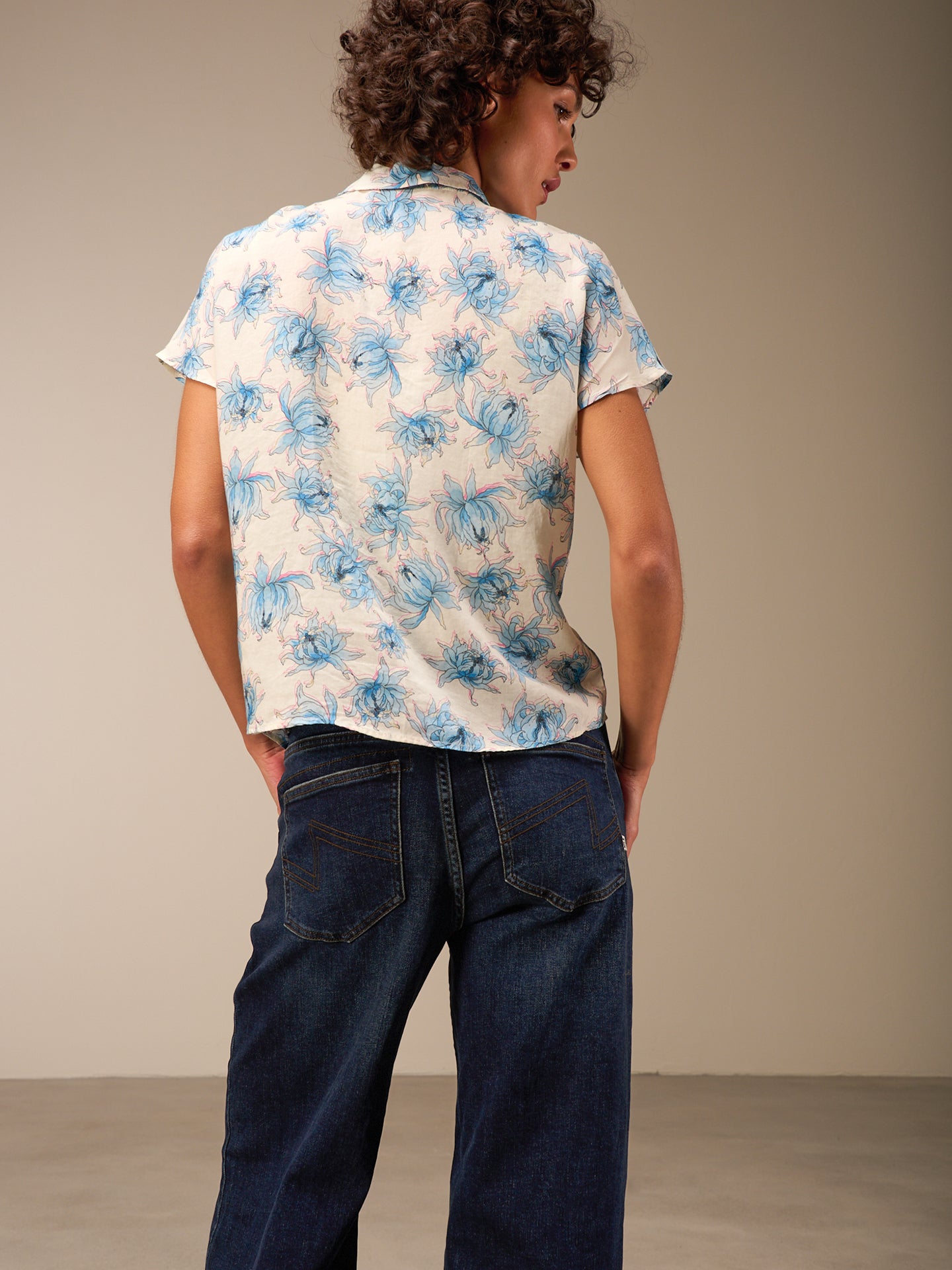 Blusa con abbottonatura