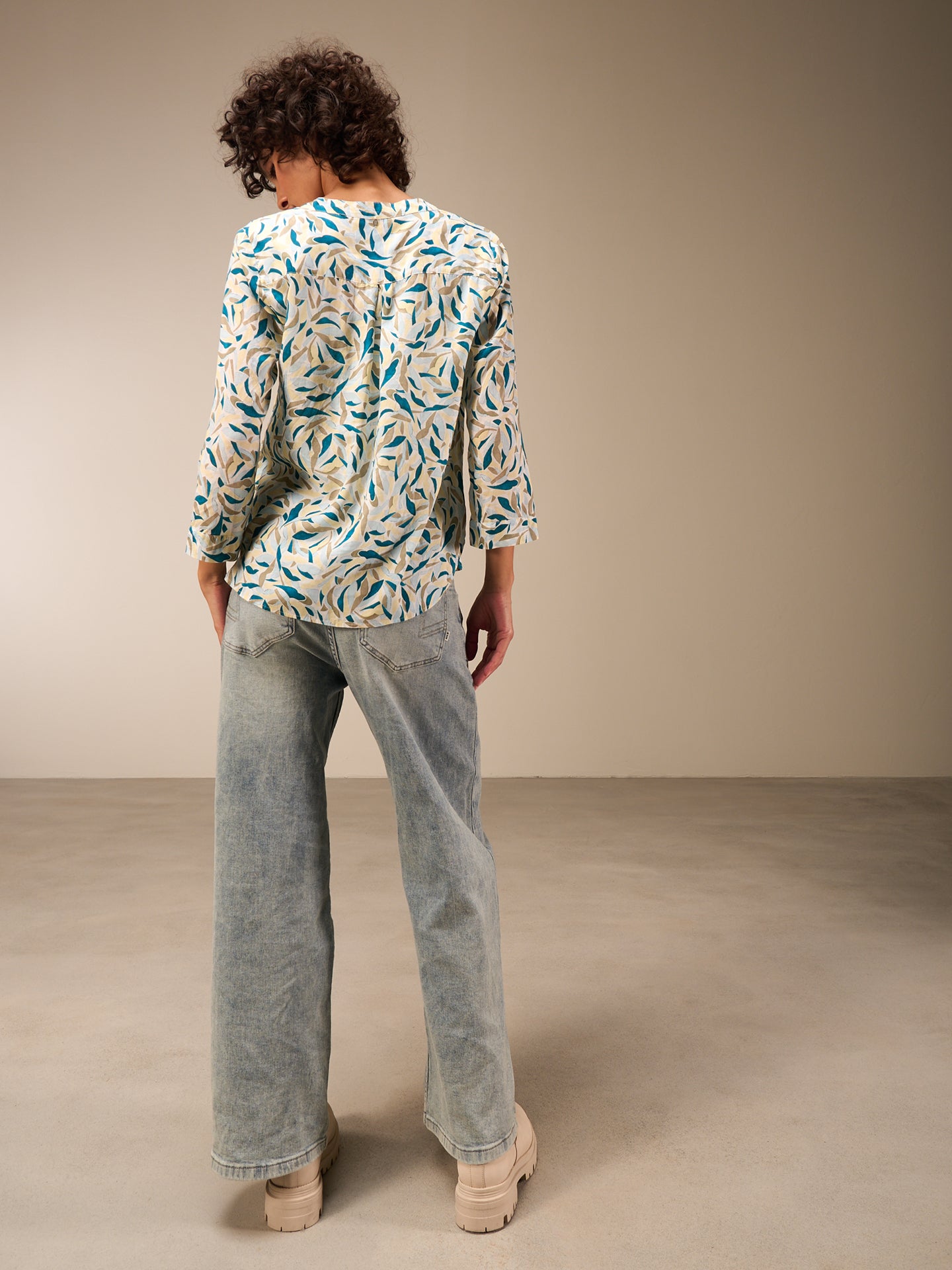 Blusa con scollo a V