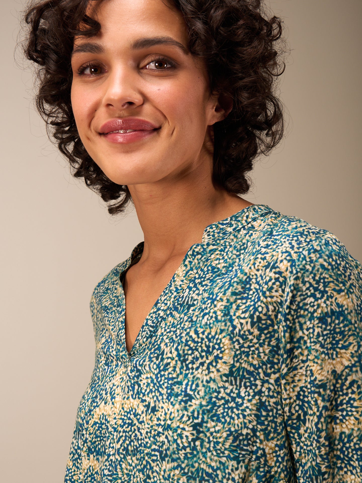 blouse avec col en V