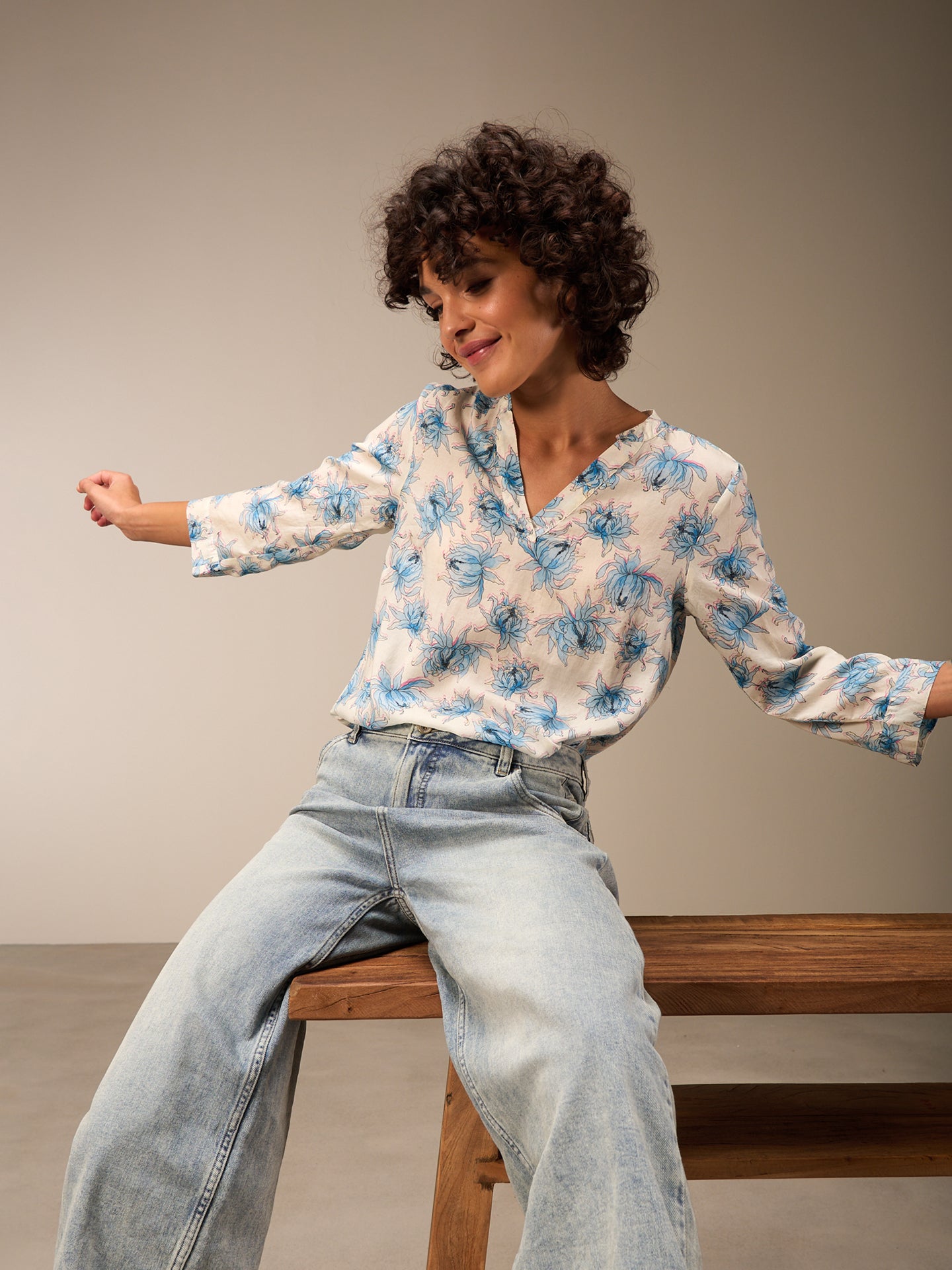 Blusa con scollo a V