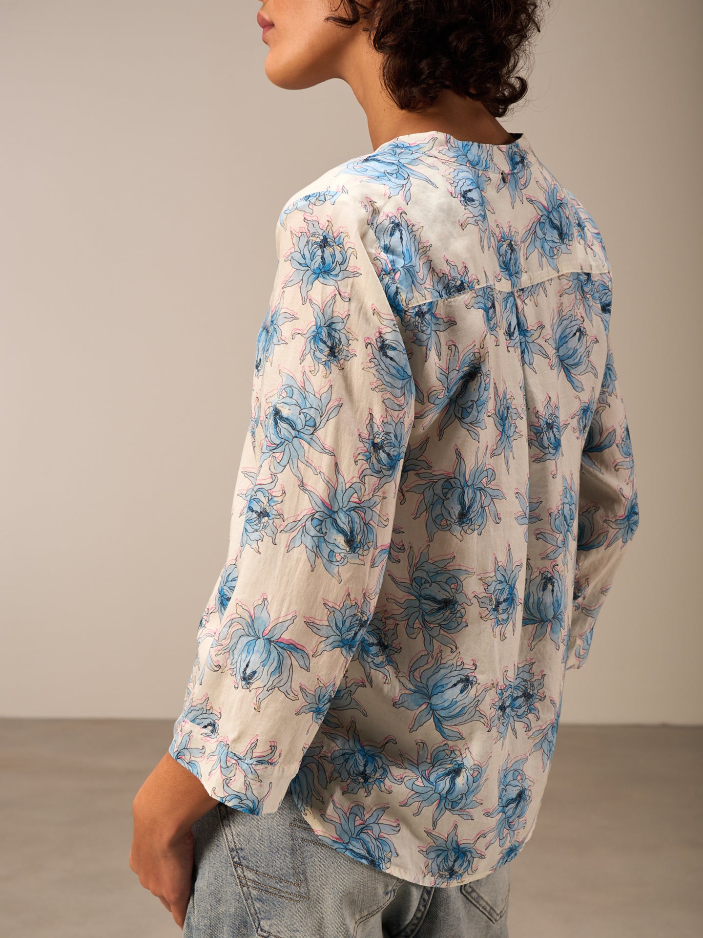 Blusa con scollo a V