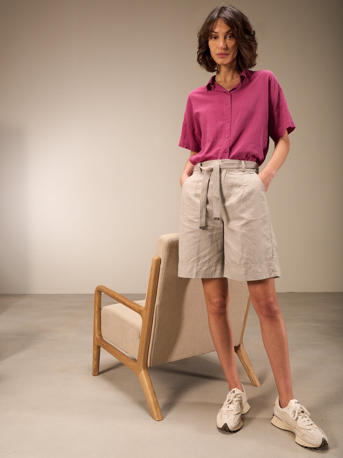 Short-sleeved blouse