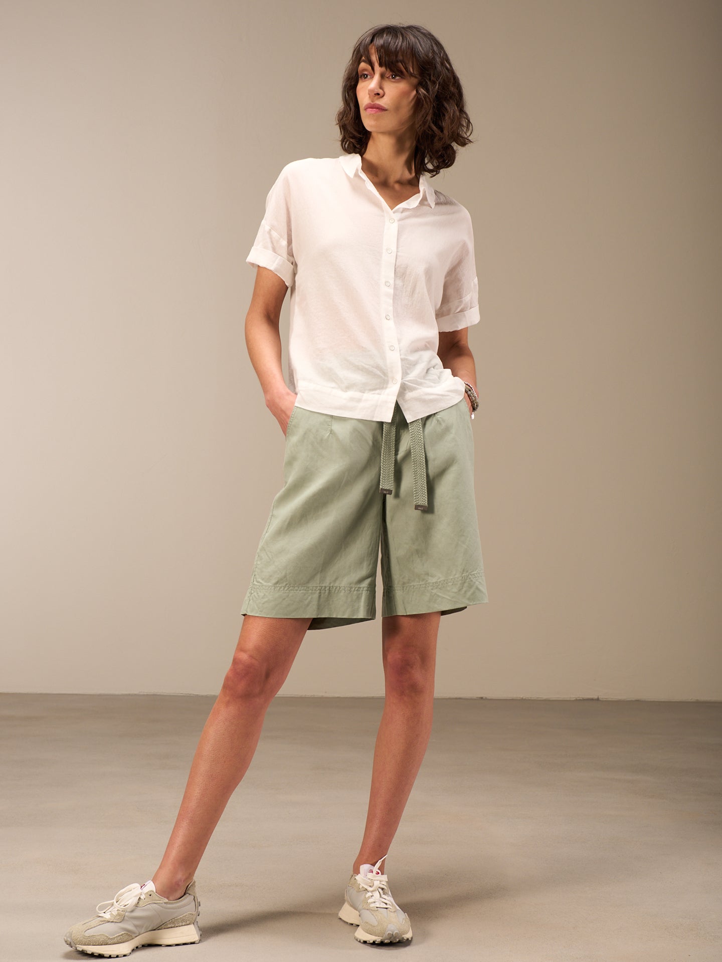 Short-sleeved blouse