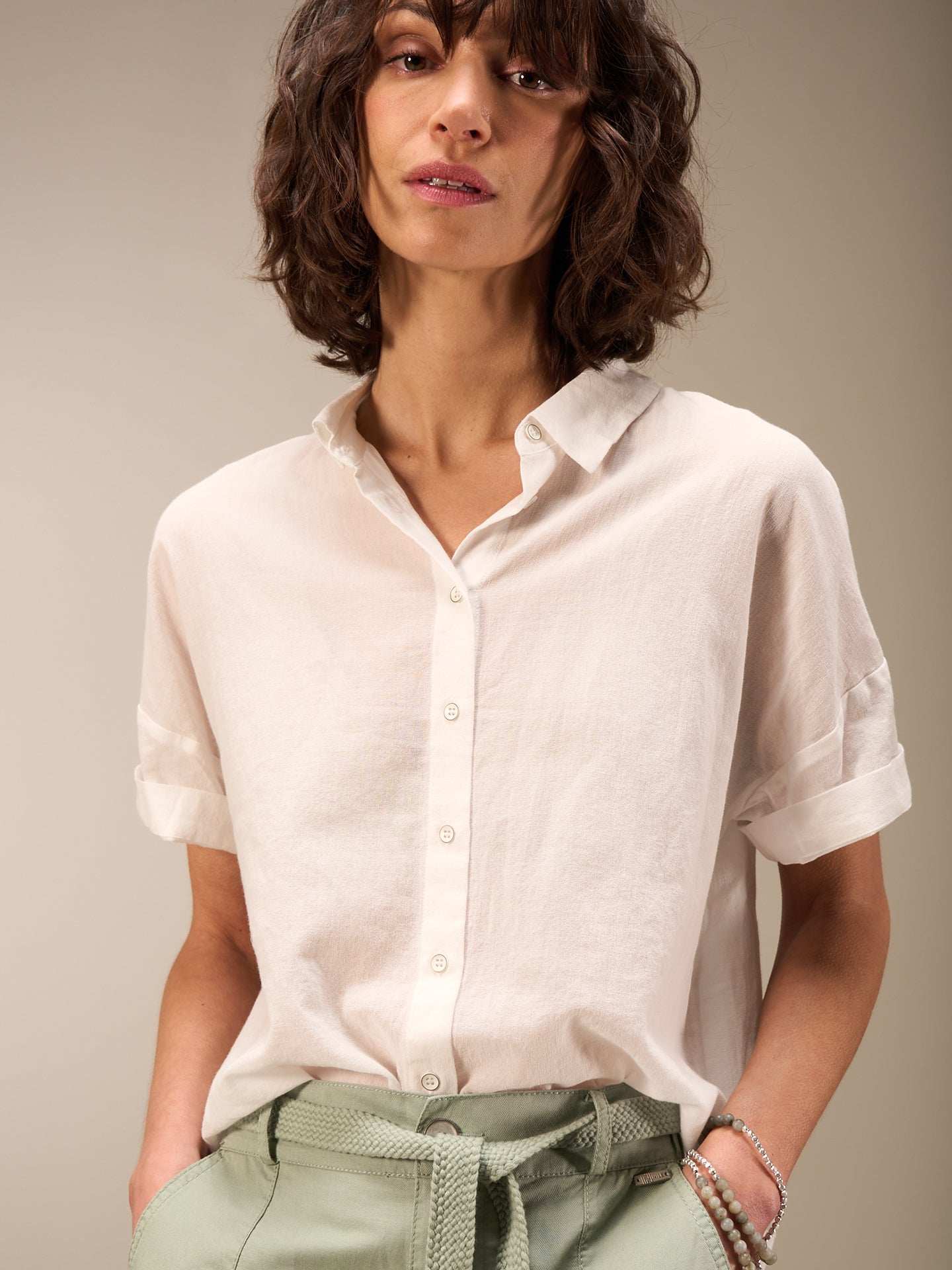 Short-sleeved blouse