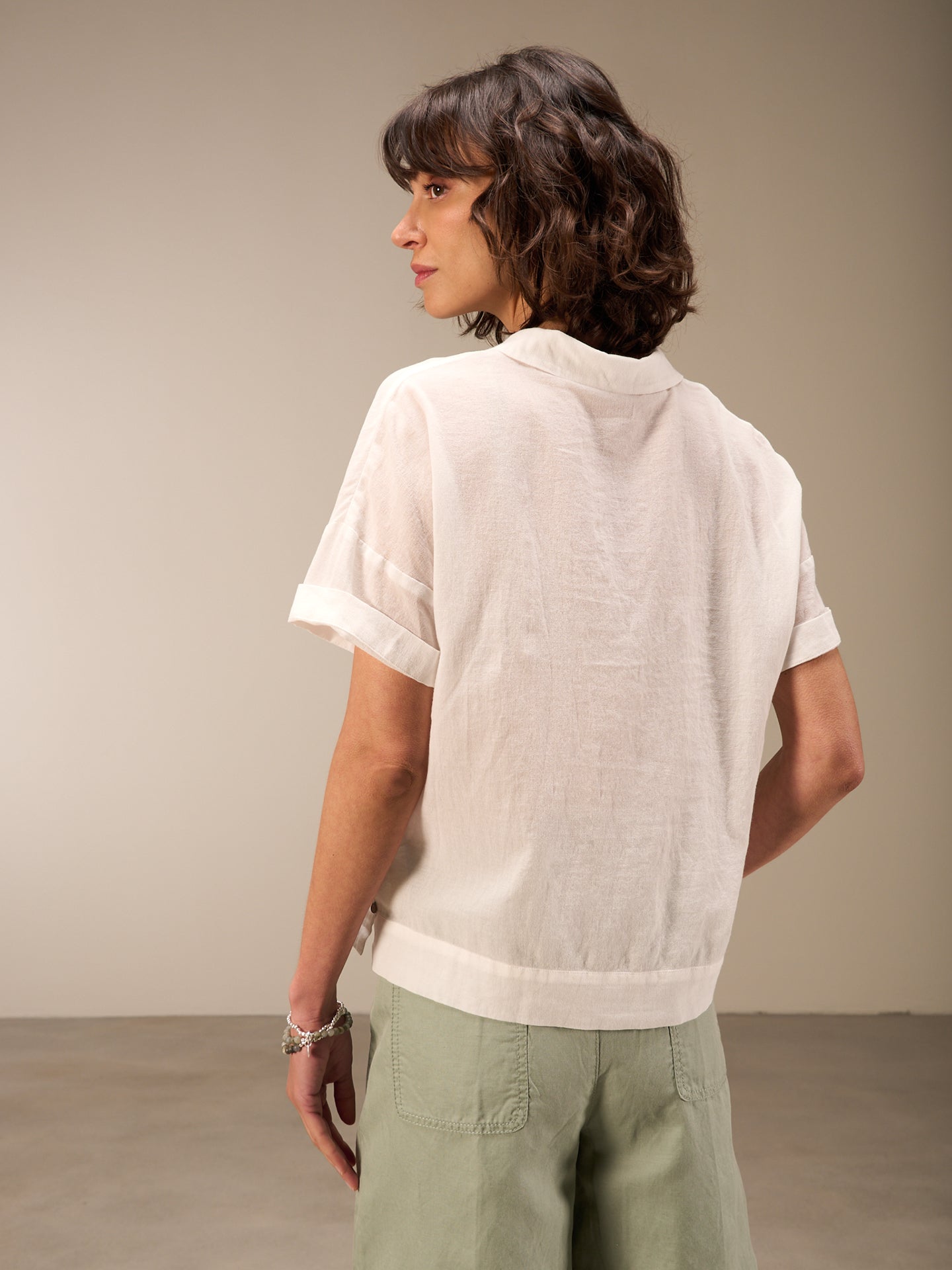 Short-sleeved blouse