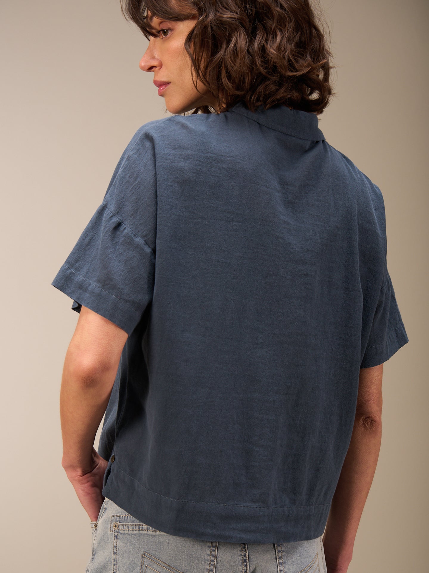 Short-sleeved blouse