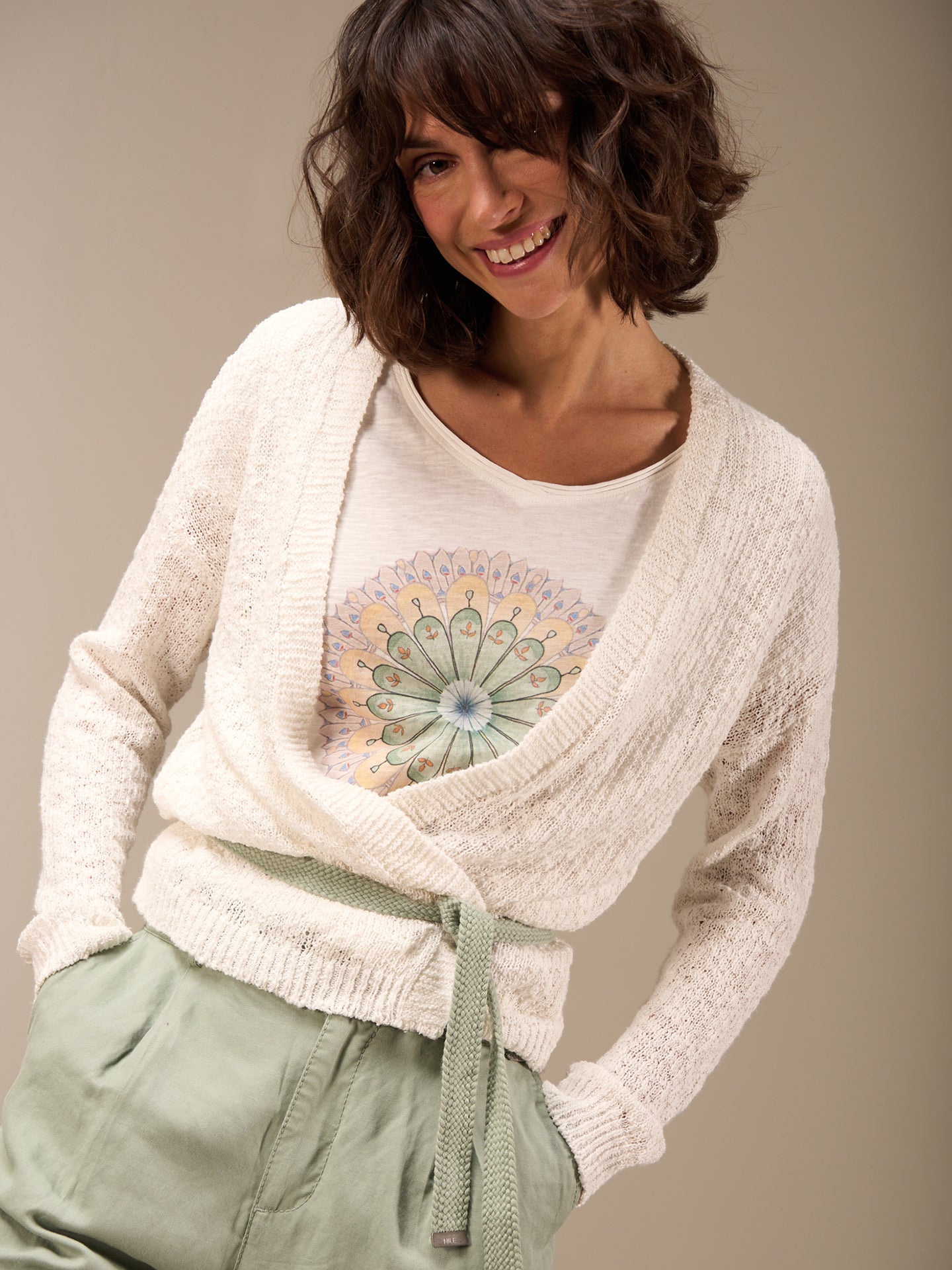 Strickjacke mit V-Ausschnitt
