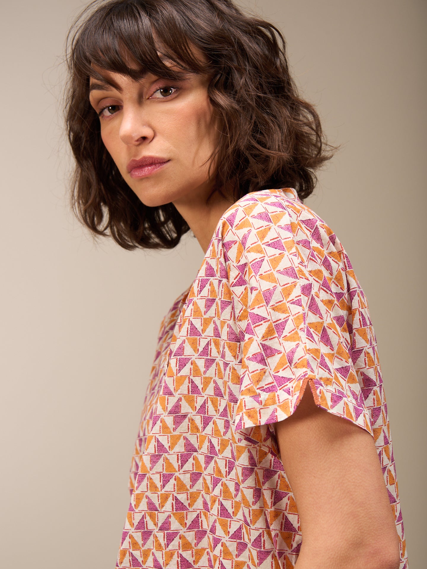Short-sleeved blouse