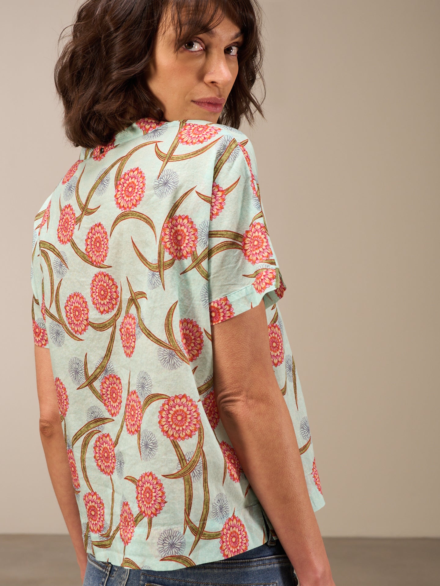 Short-sleeved blouse