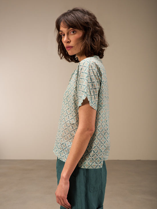 Short-sleeved blouse