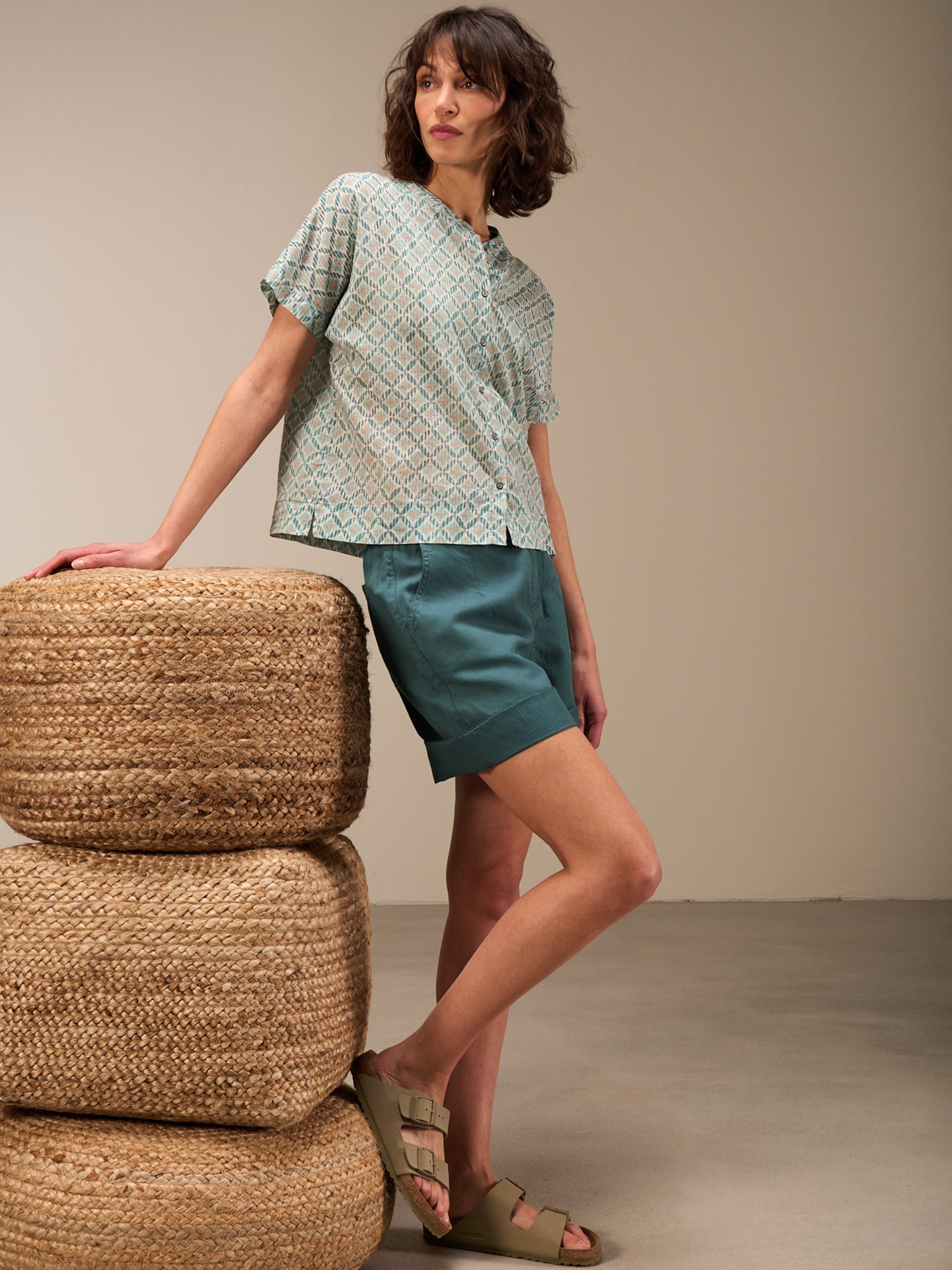 Short-sleeved blouse