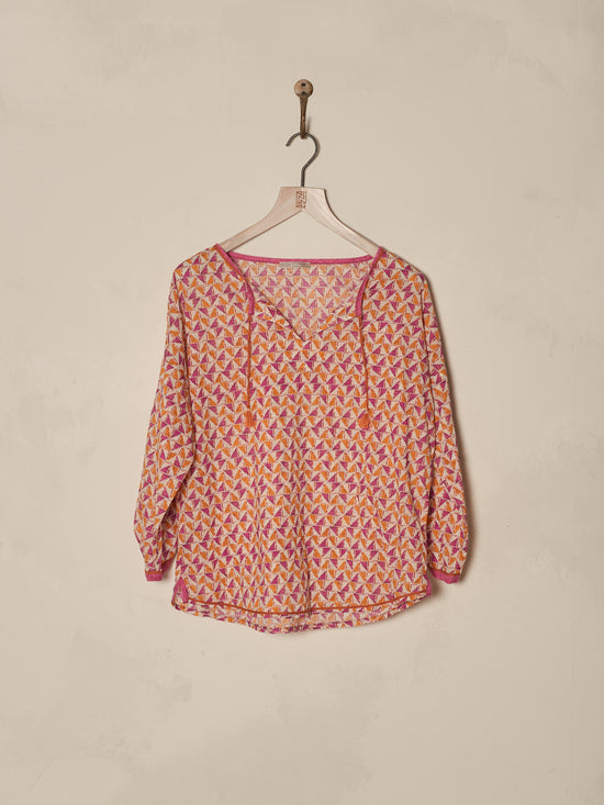 3/4-sleeved blouse