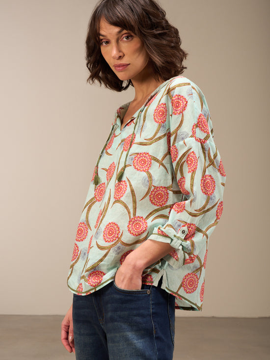 3/4-sleeved blouse