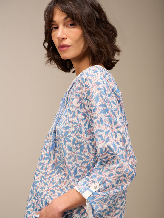 3/4-sleeved blouse