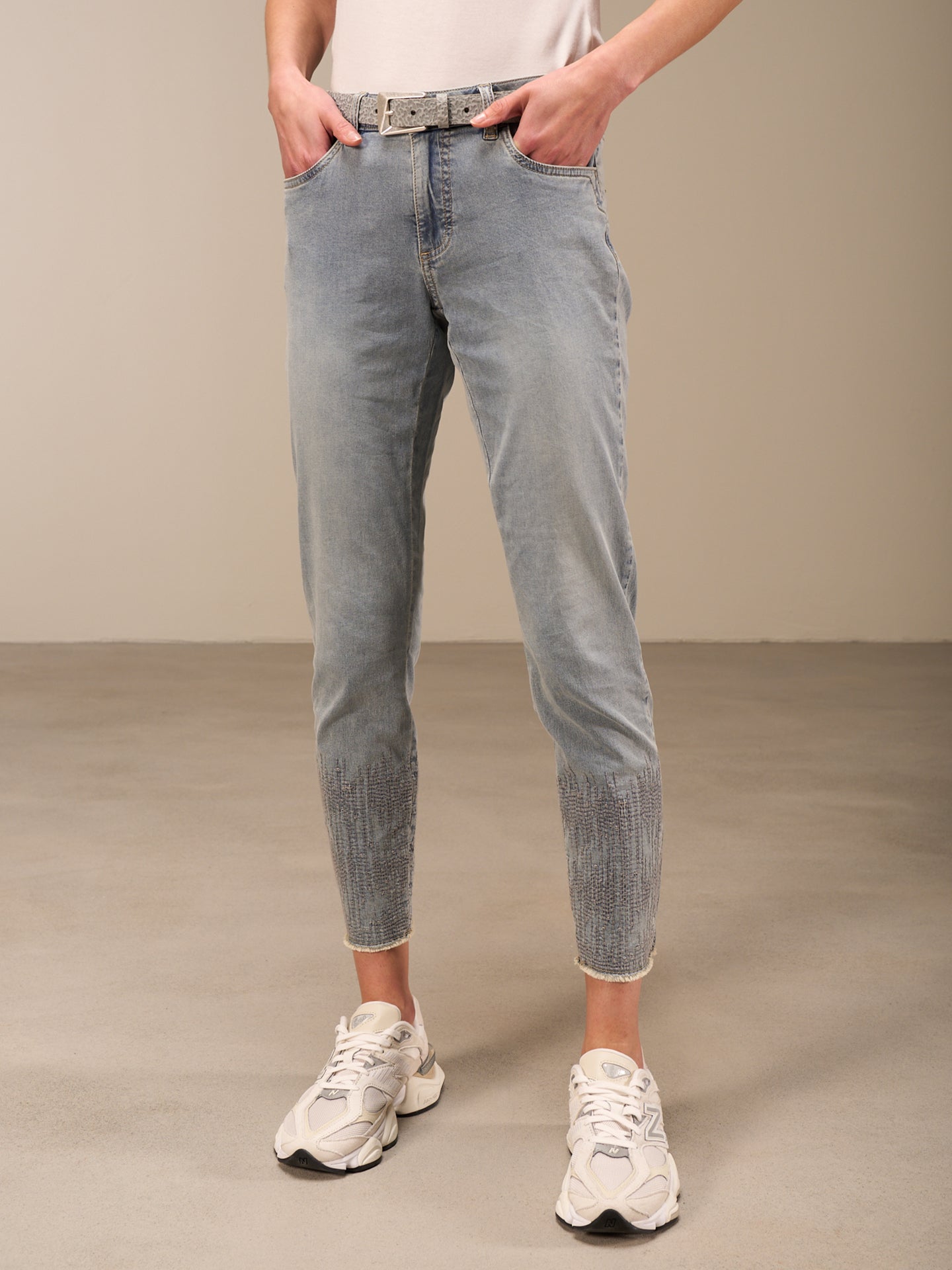 Jeans mit Stickerei