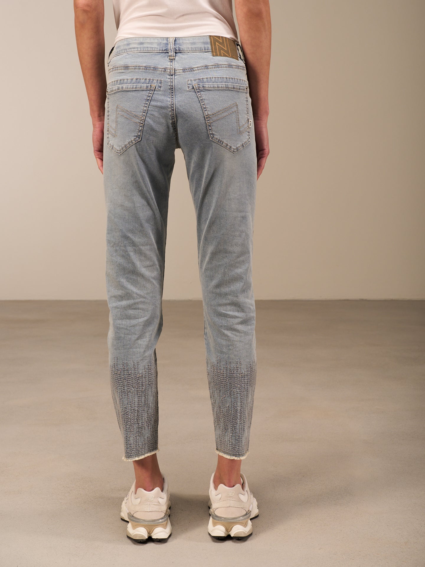 Jeans mit Stickerei