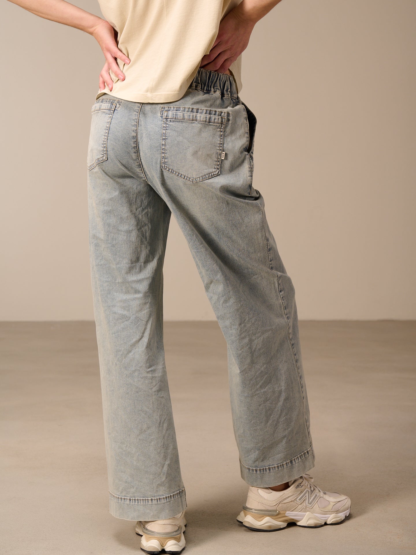 Wide-leg jeans