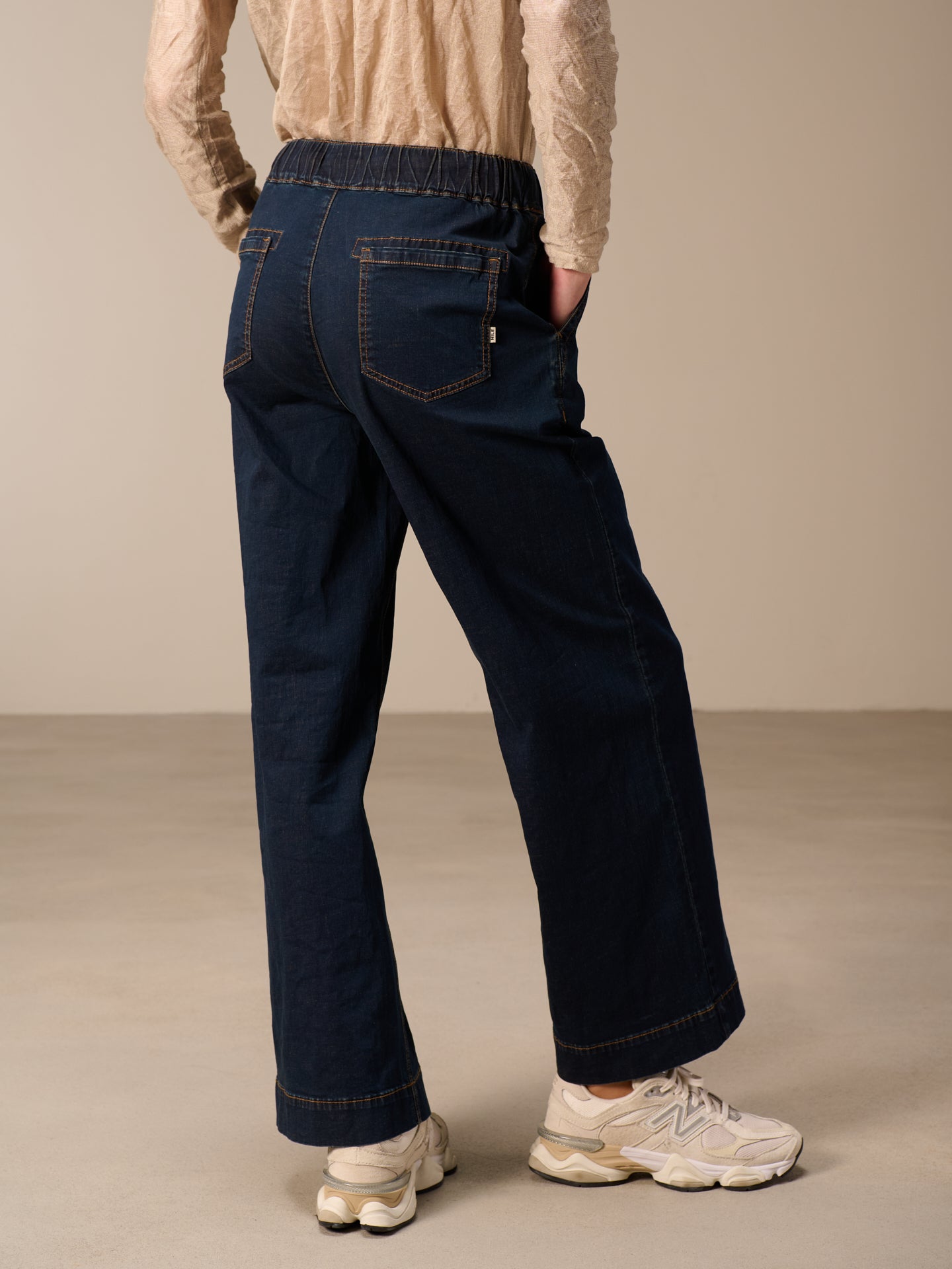 Wide-leg jeans