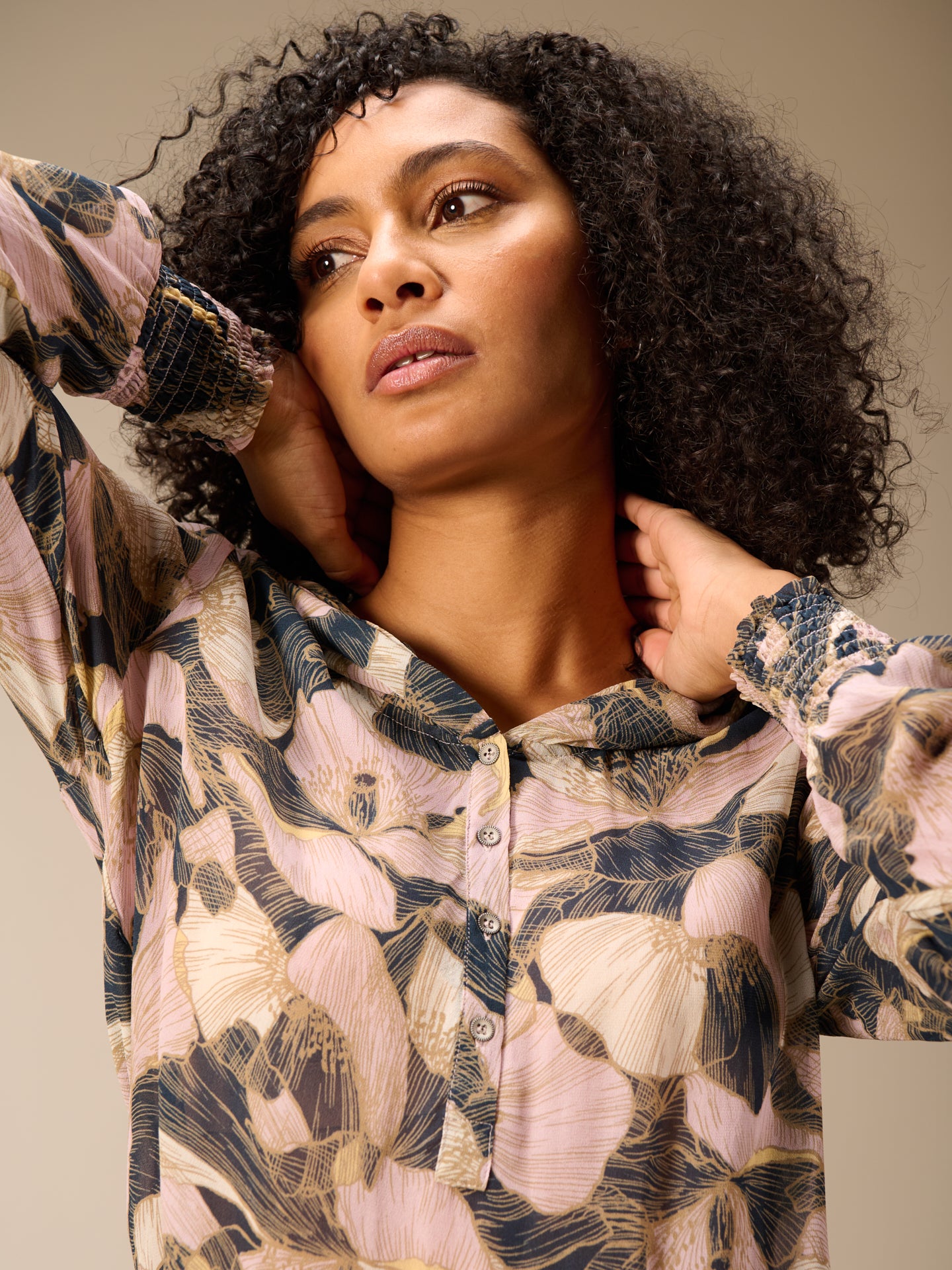 Blusa con cappuccio
