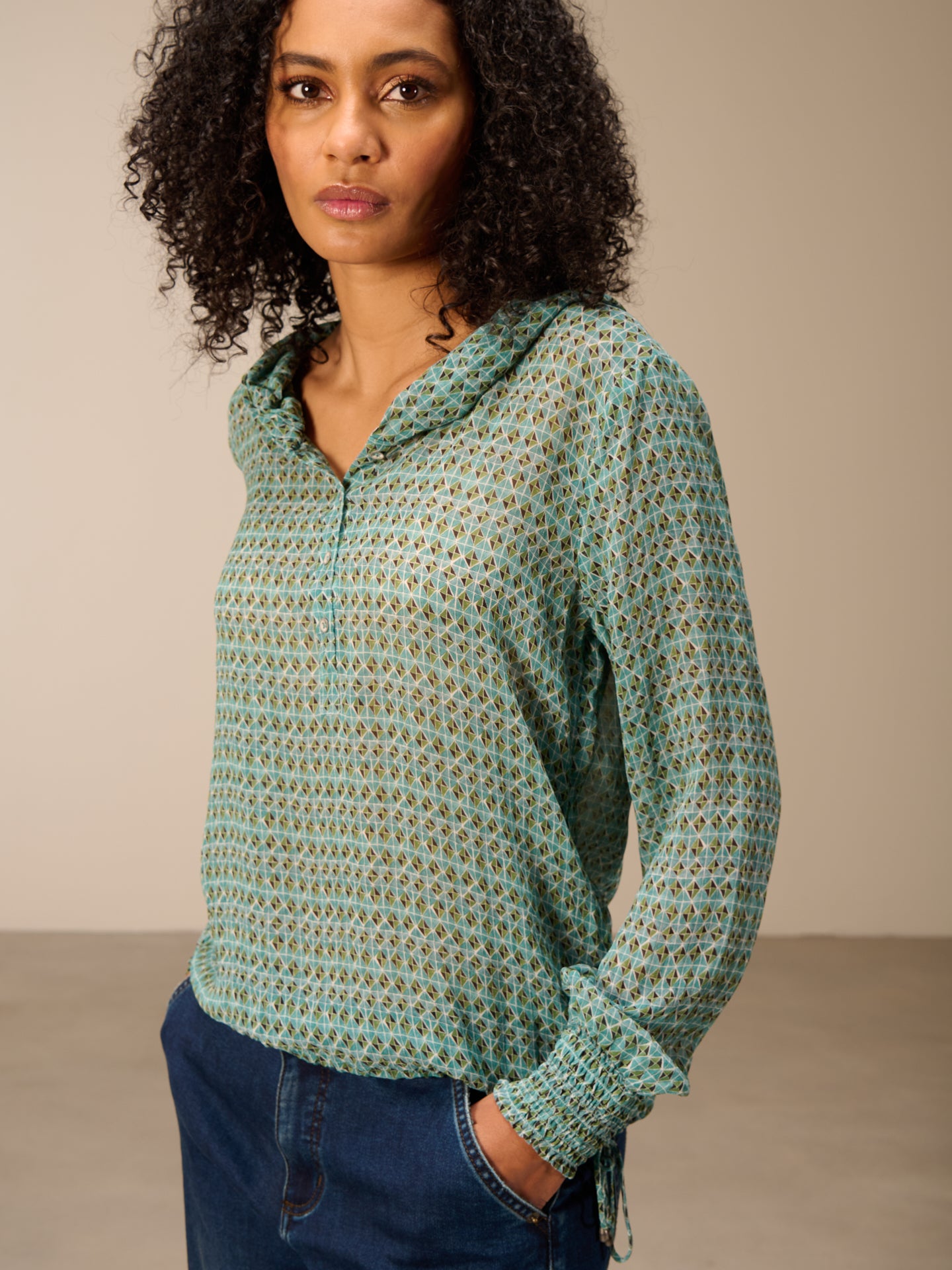 Blusa con cappuccio