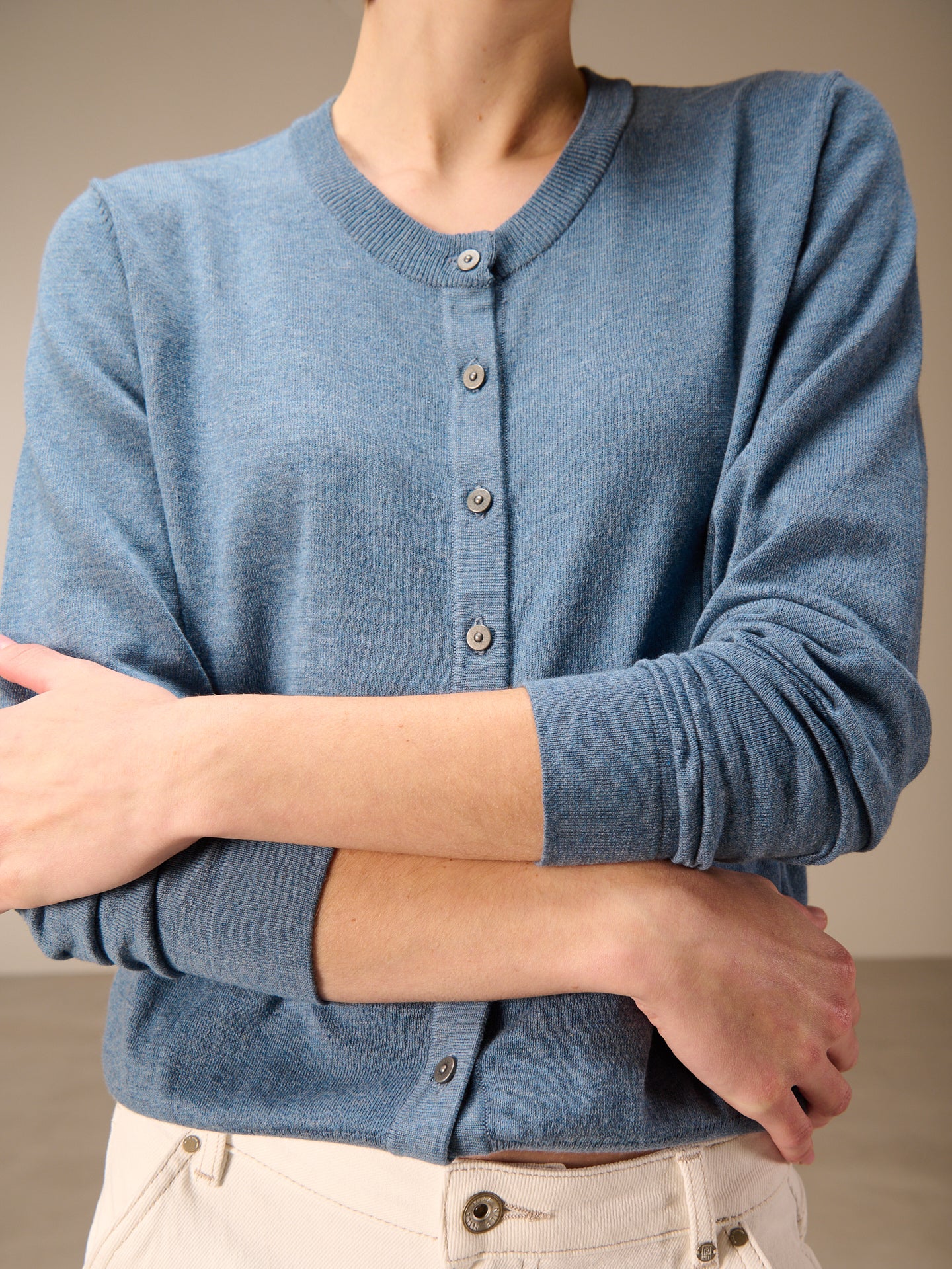 Strickjacke mit Rundhals