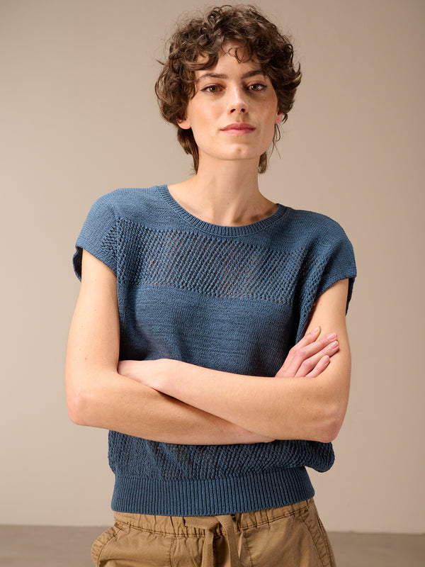 Round-neck sweater vest