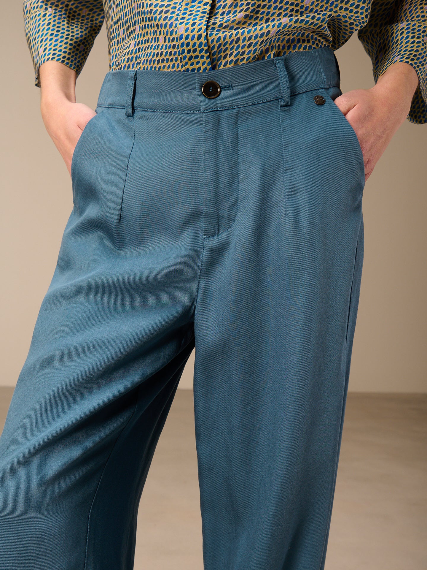 Wide-leg trousers