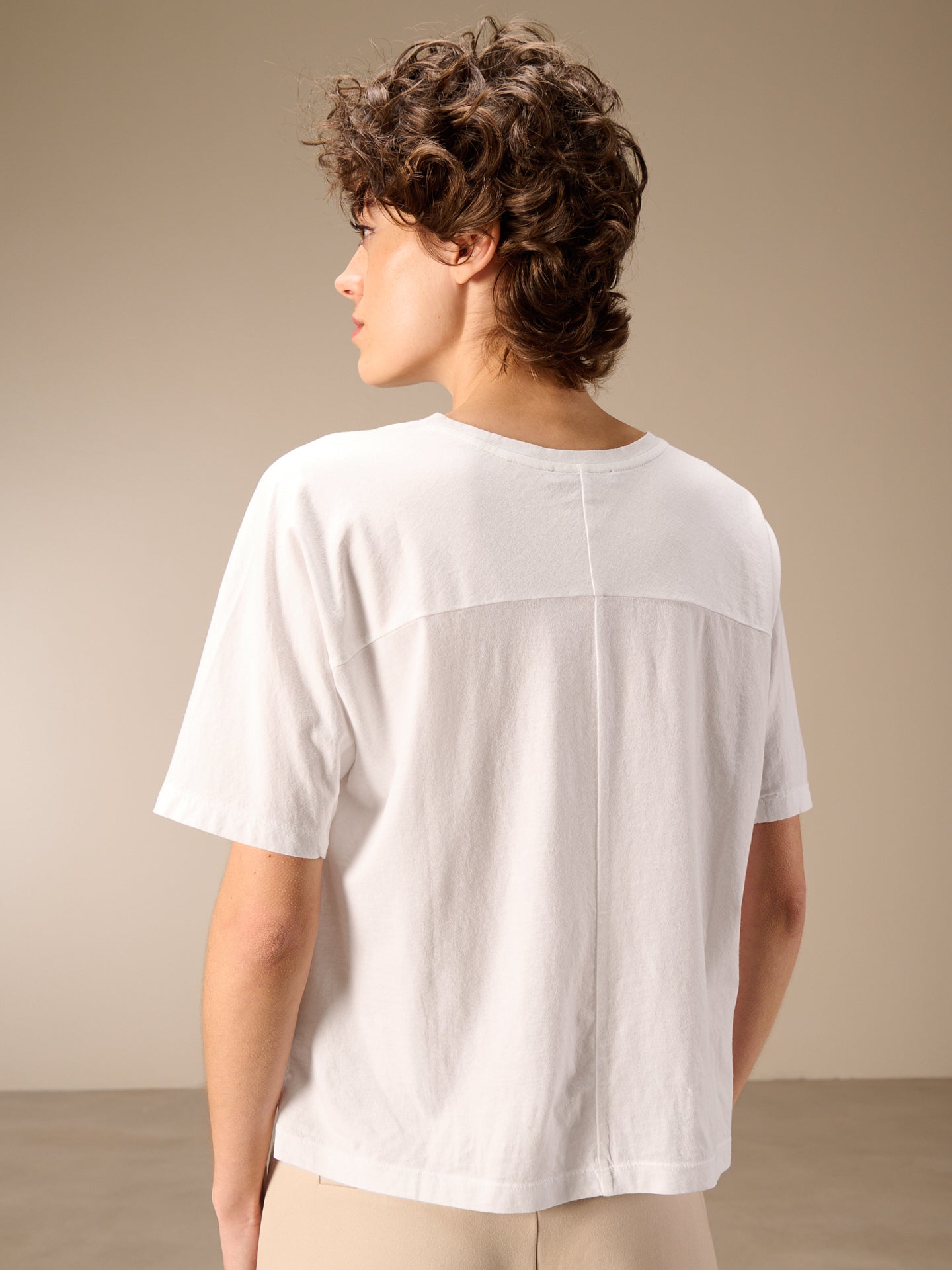 Shirt mit angeschnittenen Ärmeln