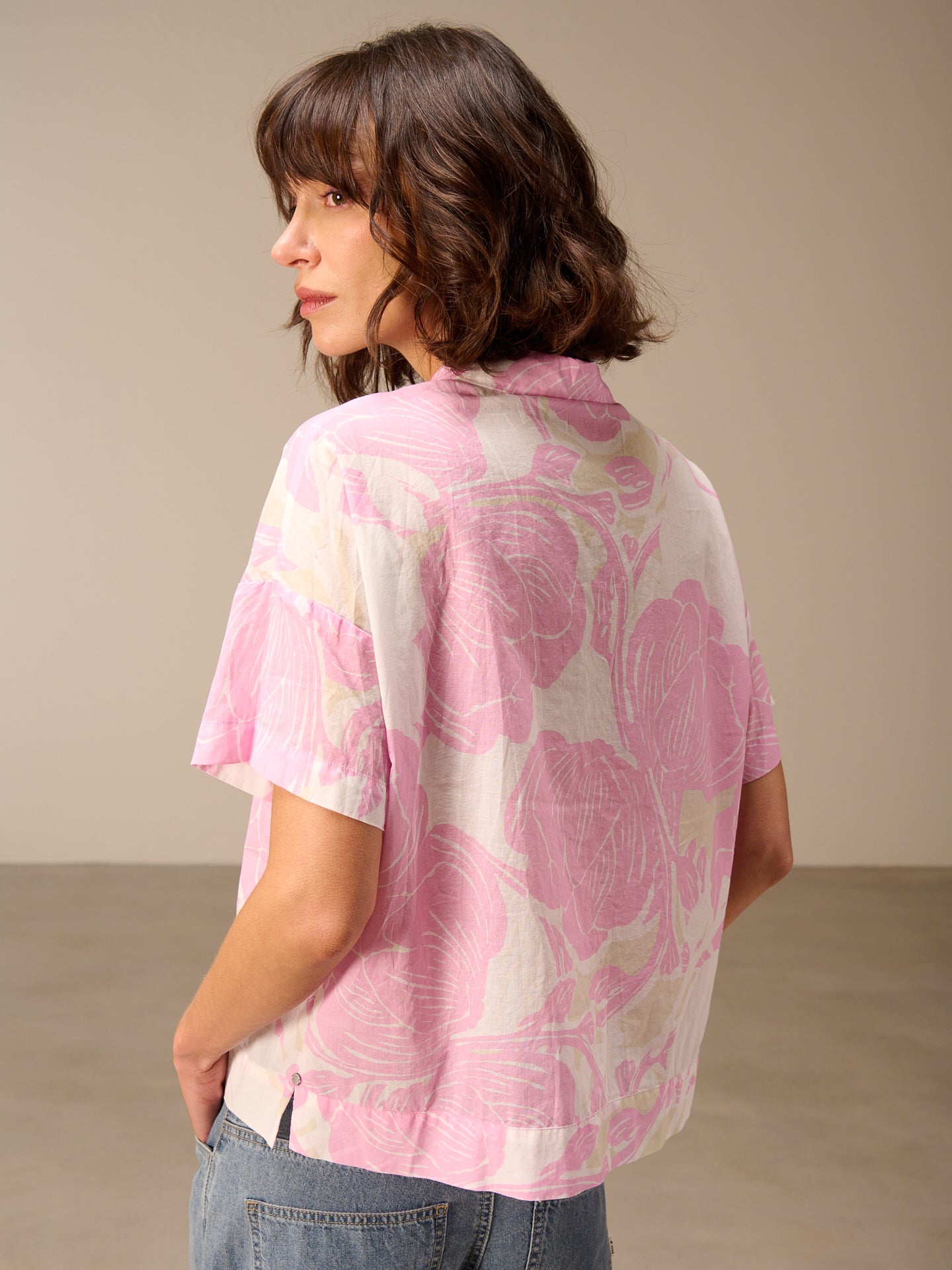 Short-sleeved blouse