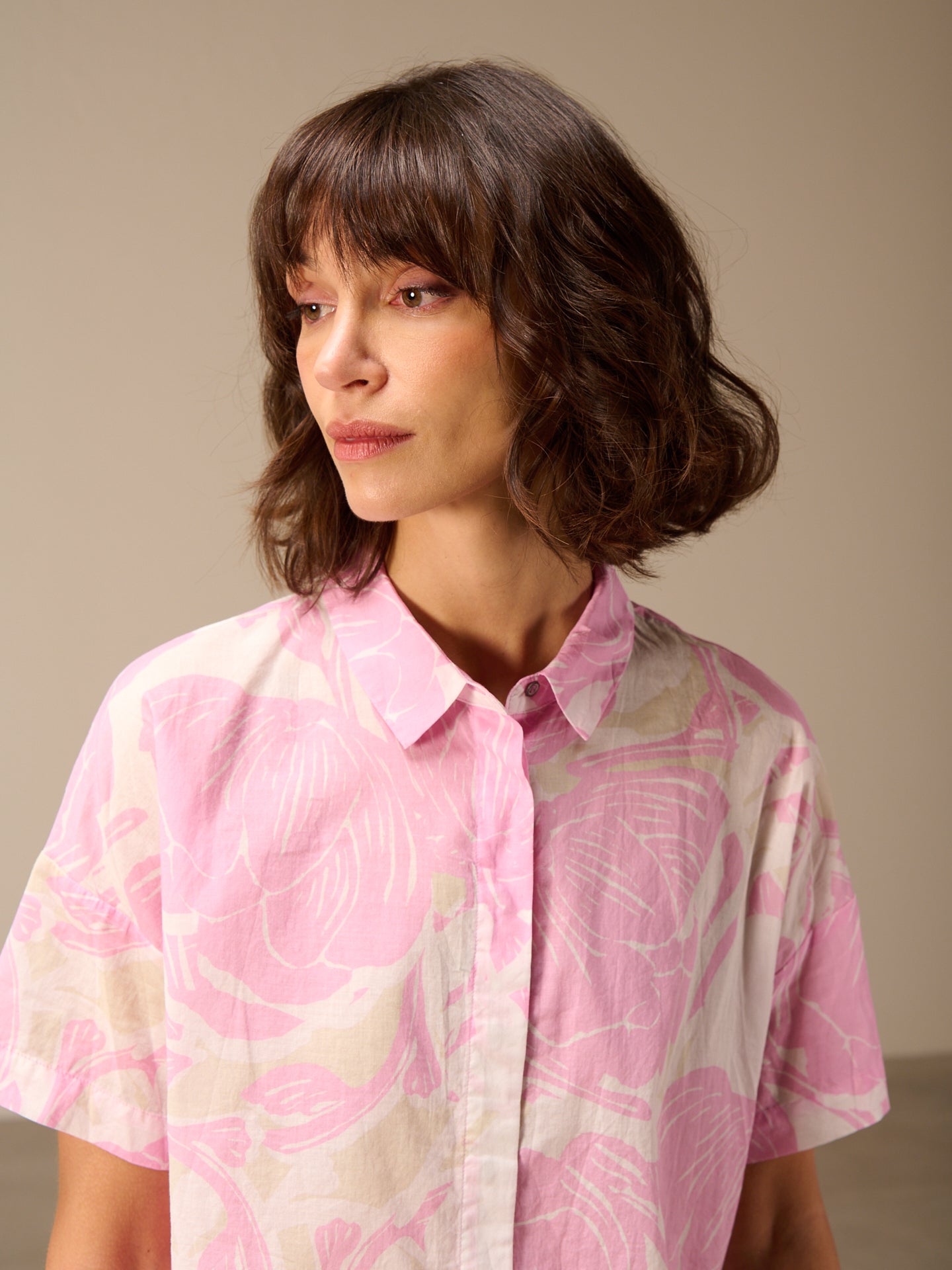 Short-sleeved blouse