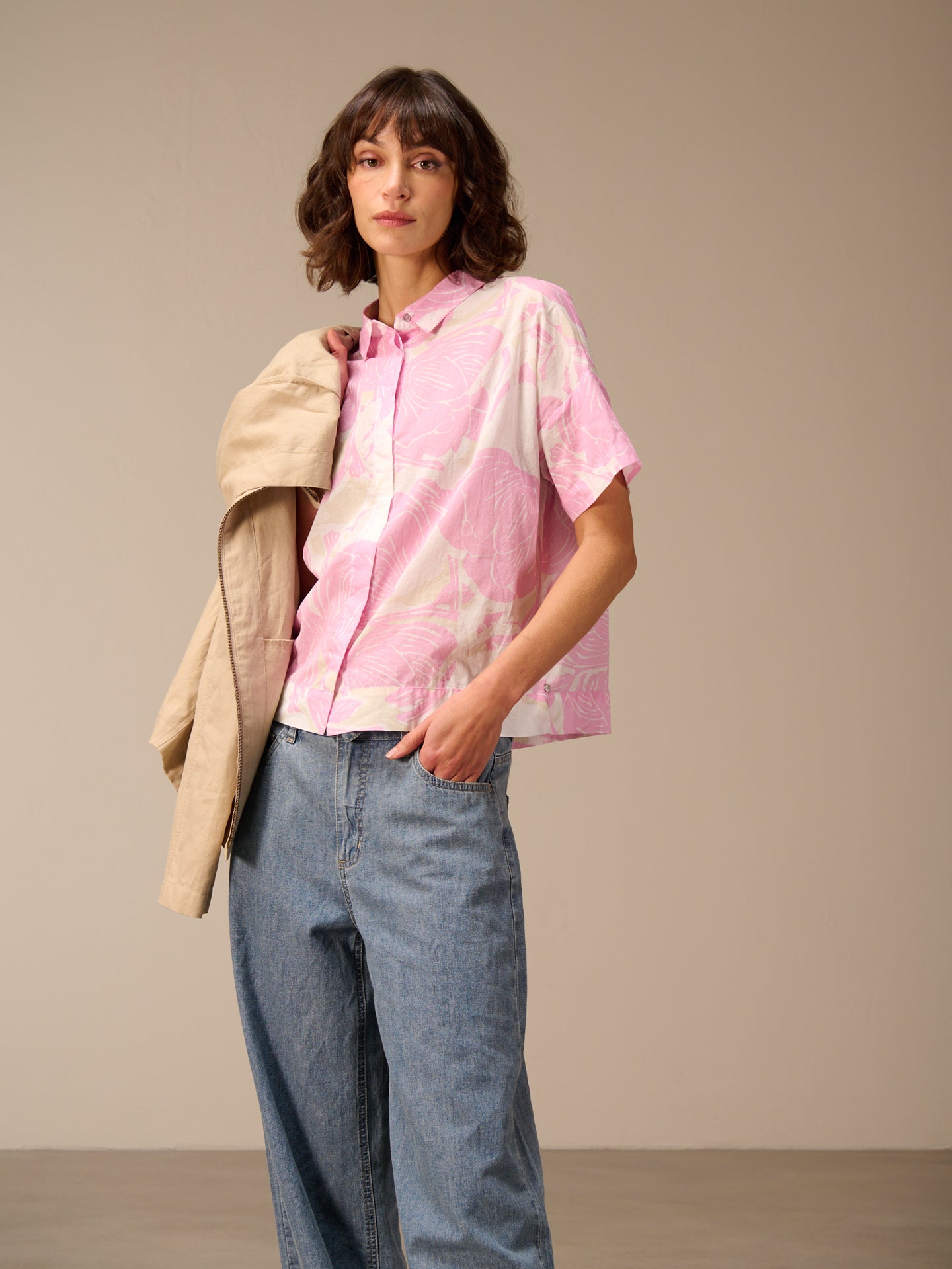Short-sleeved blouse
