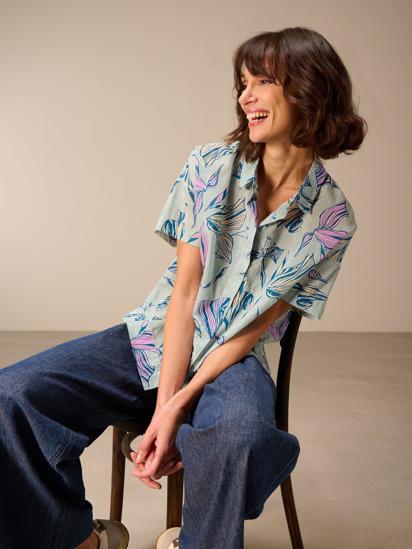 Short-sleeved blouse