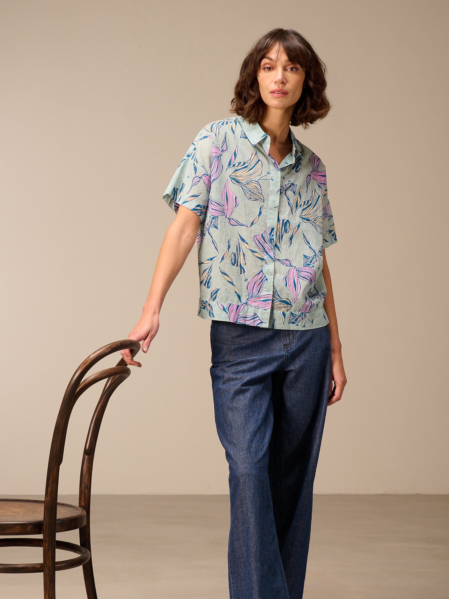 Short-sleeved blouse