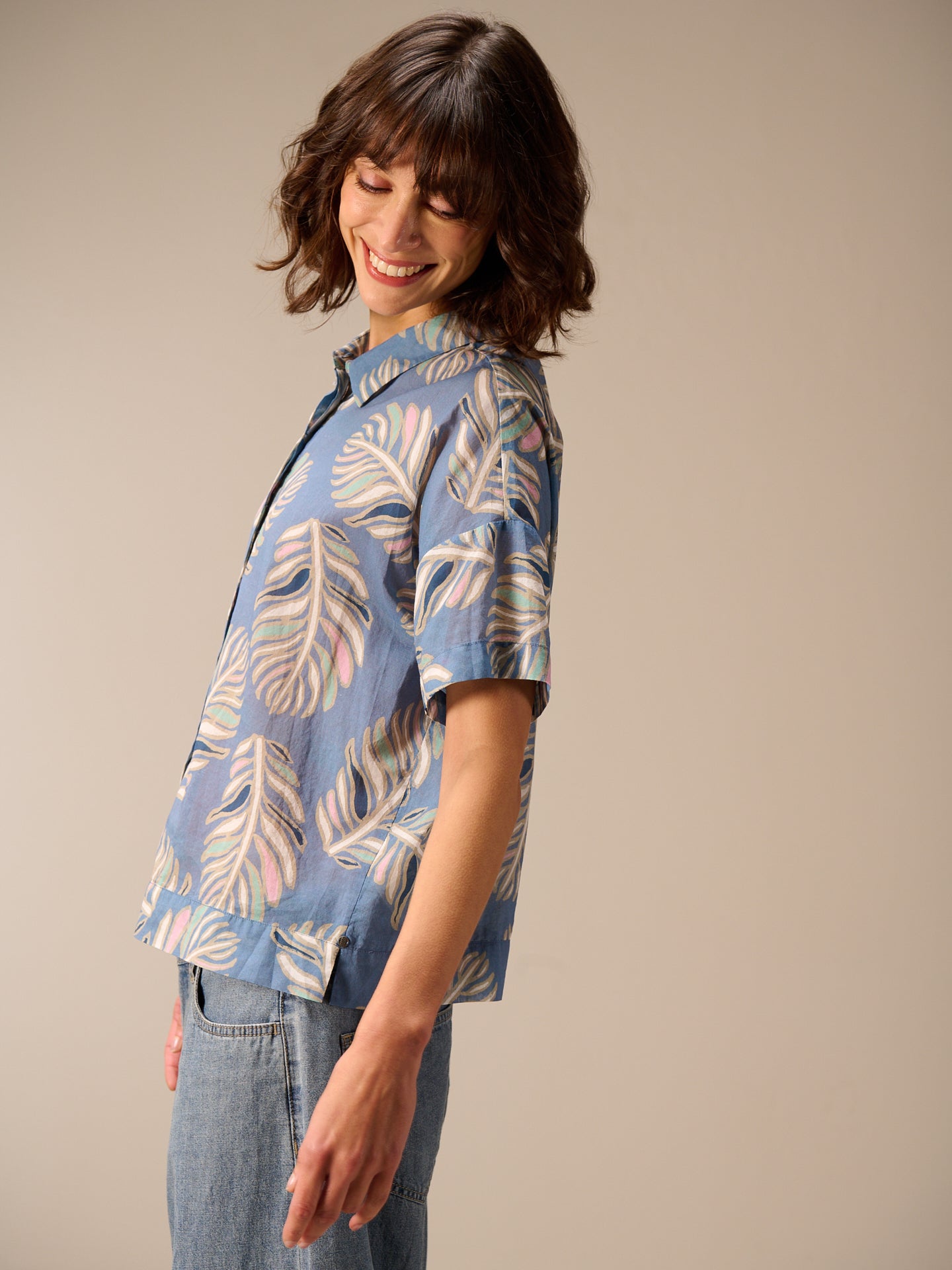 Short-sleeved blouse