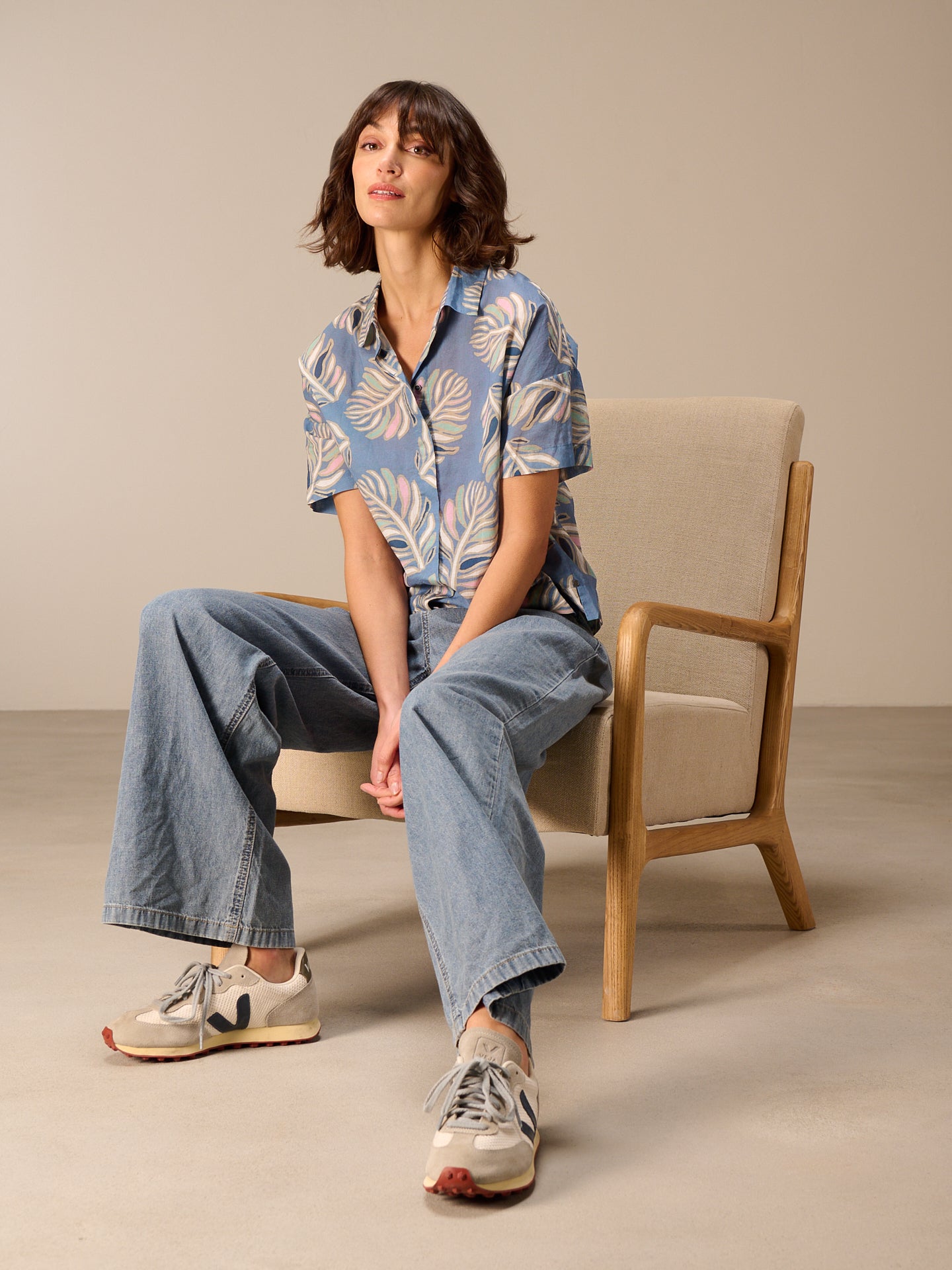 Short-sleeved blouse