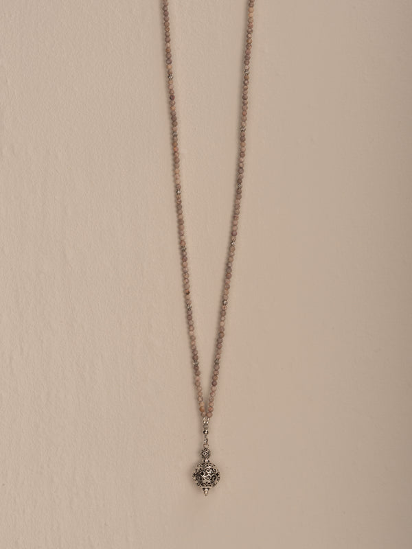 collier avec pendentif