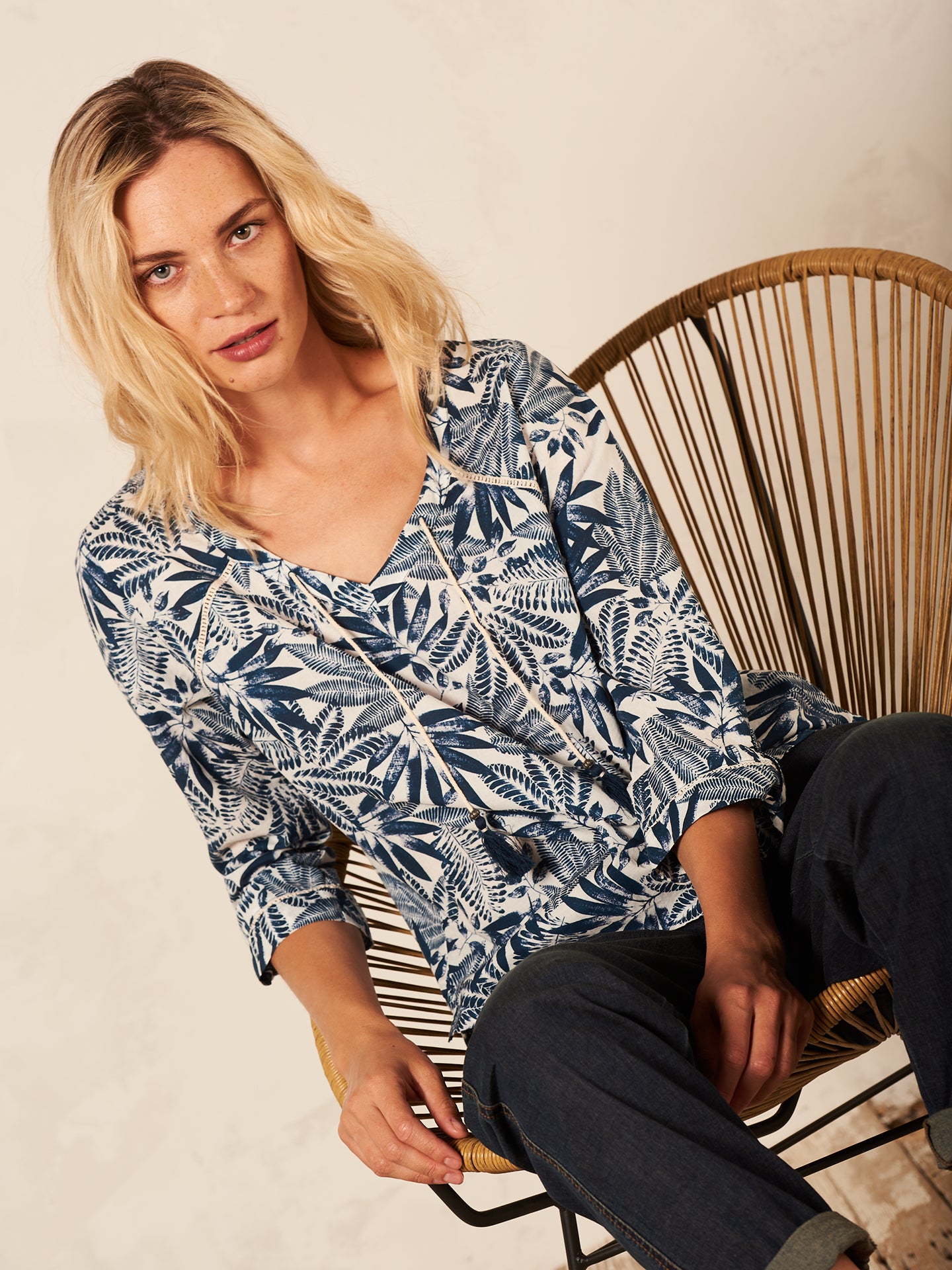 Blusa con scollo a V
