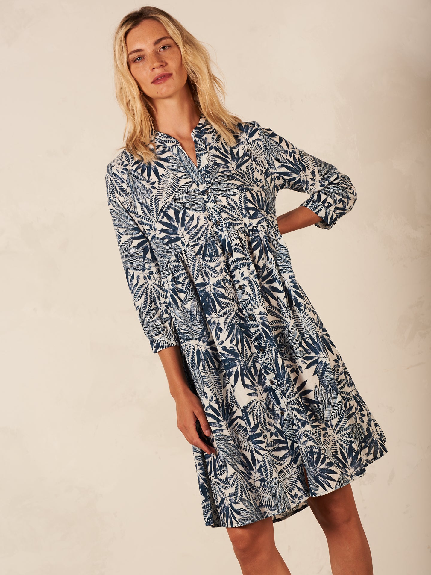 Kleid mit Stehkragen