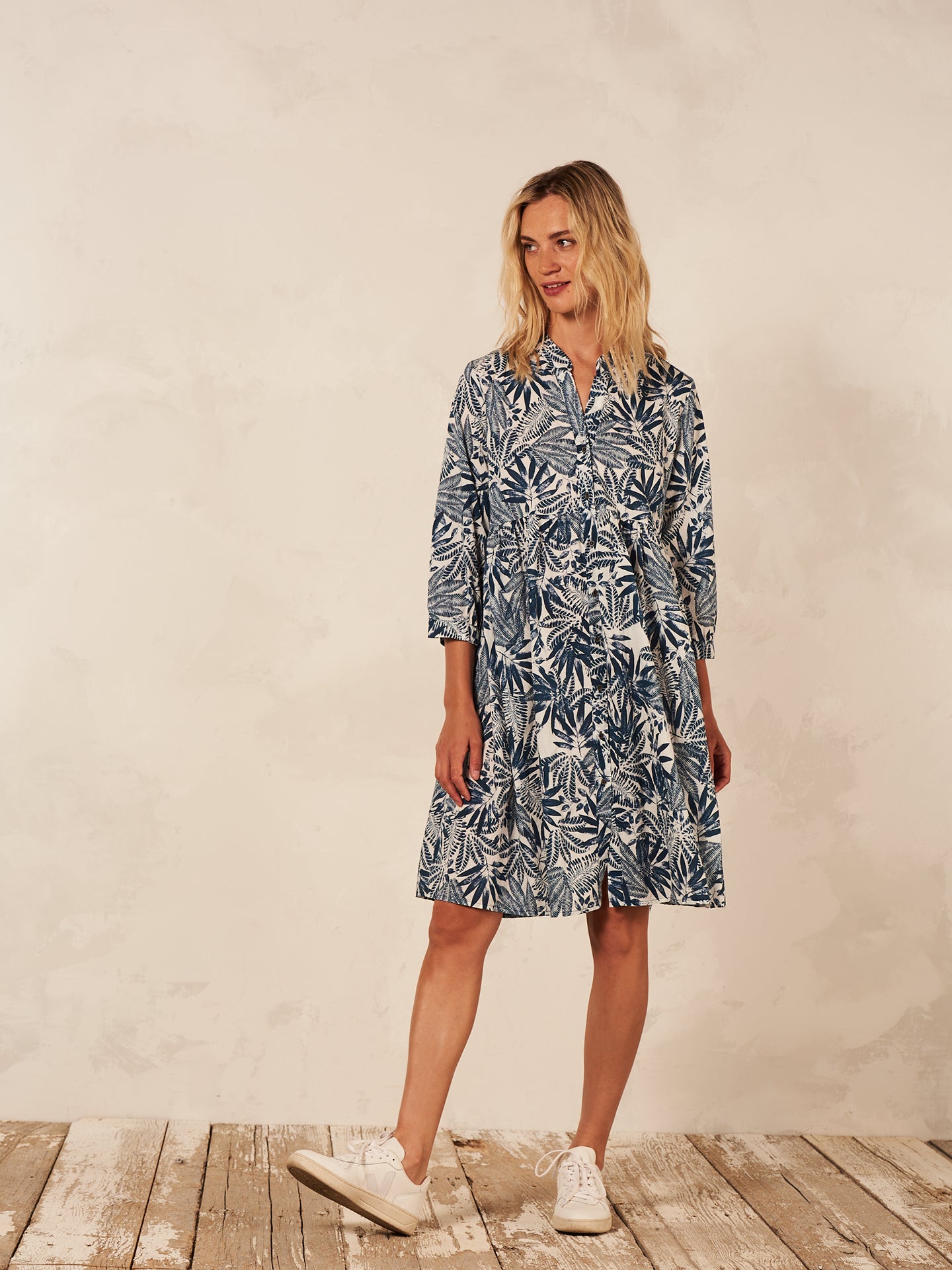 Kleid mit Stehkragen
