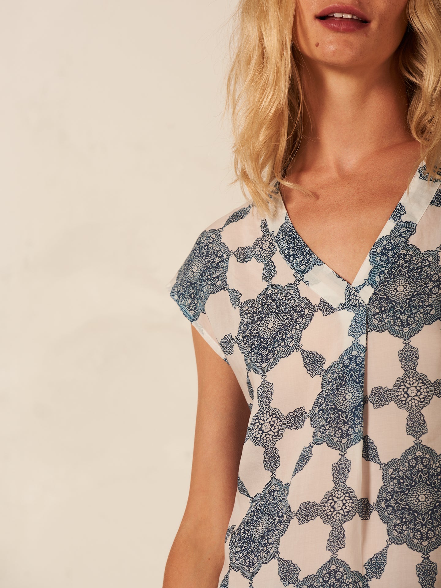 Bluse mit V-Ausschnitt