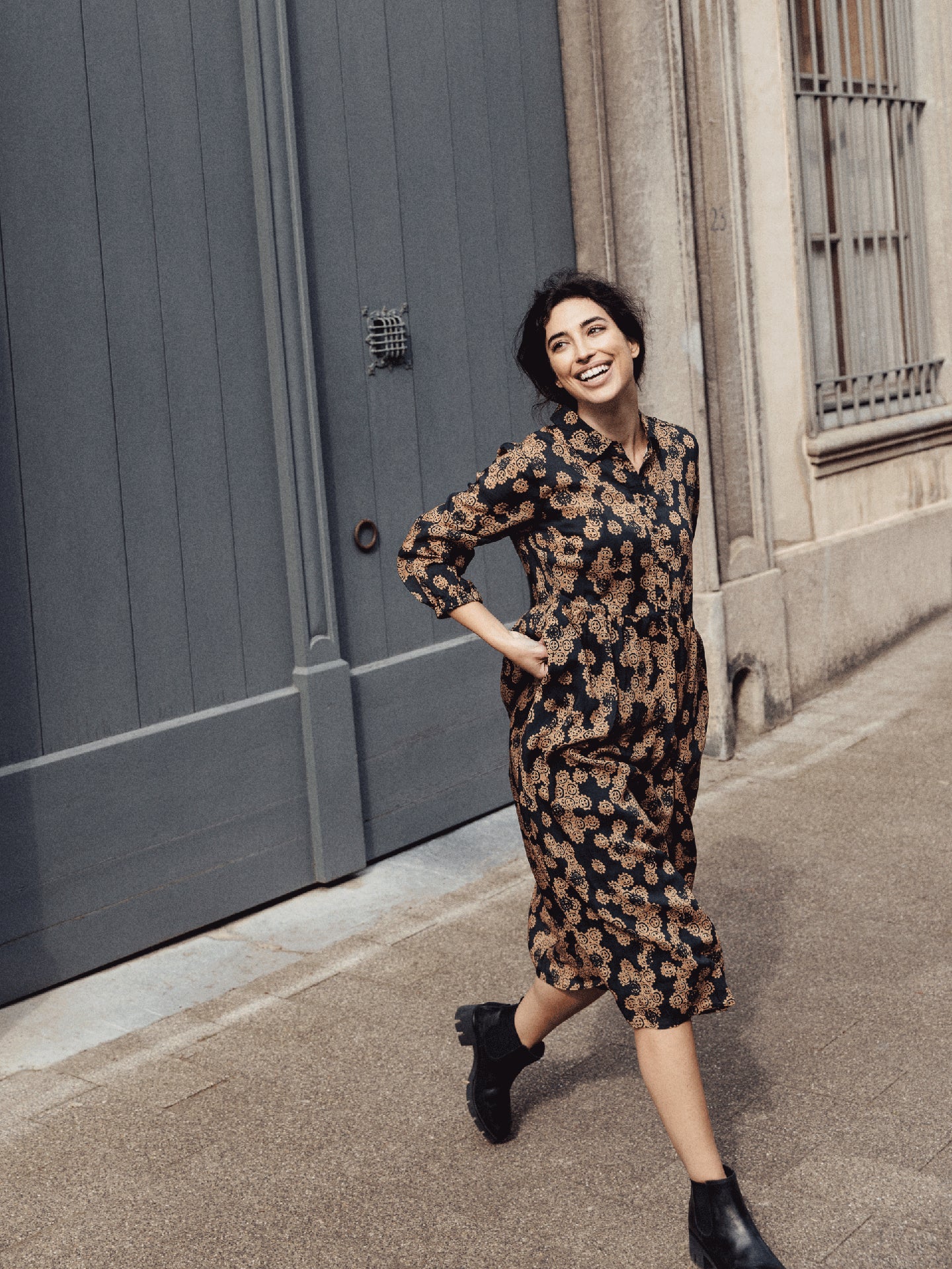 Dress with collar