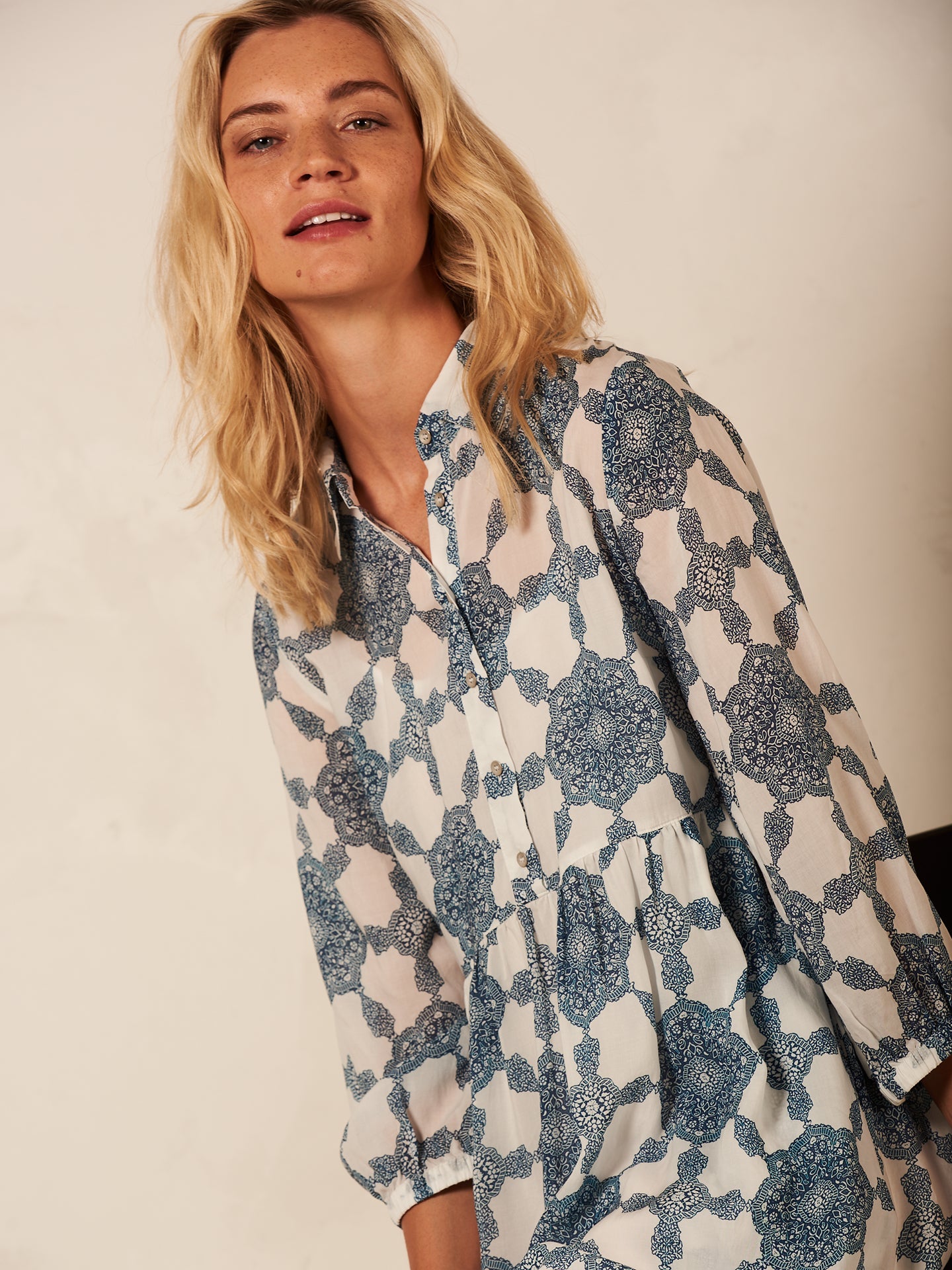Dress with collar